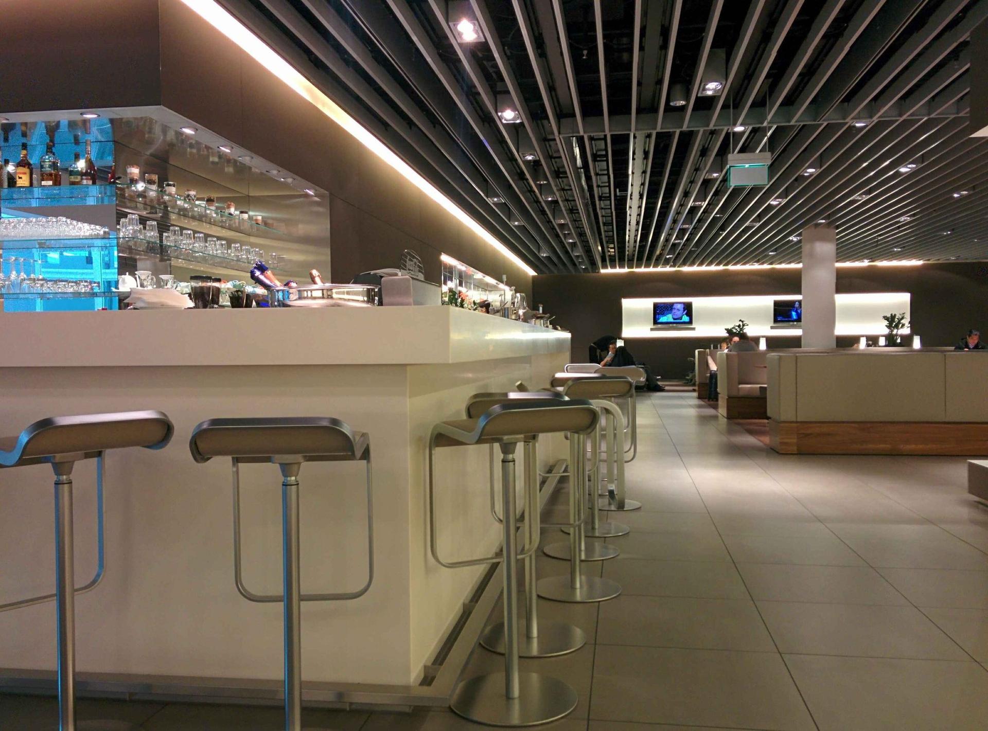 Lufthansa Senator Lounge (Gate G28, Schengen) image 1 of 1