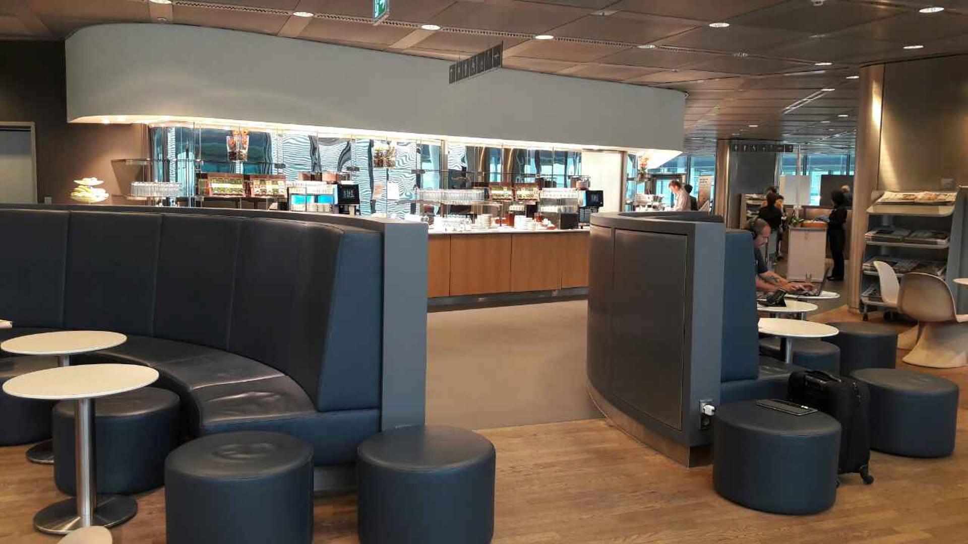 Lufthansa Business Lounge (Non-Schengen, Gates B44-B48) image 16 of 46