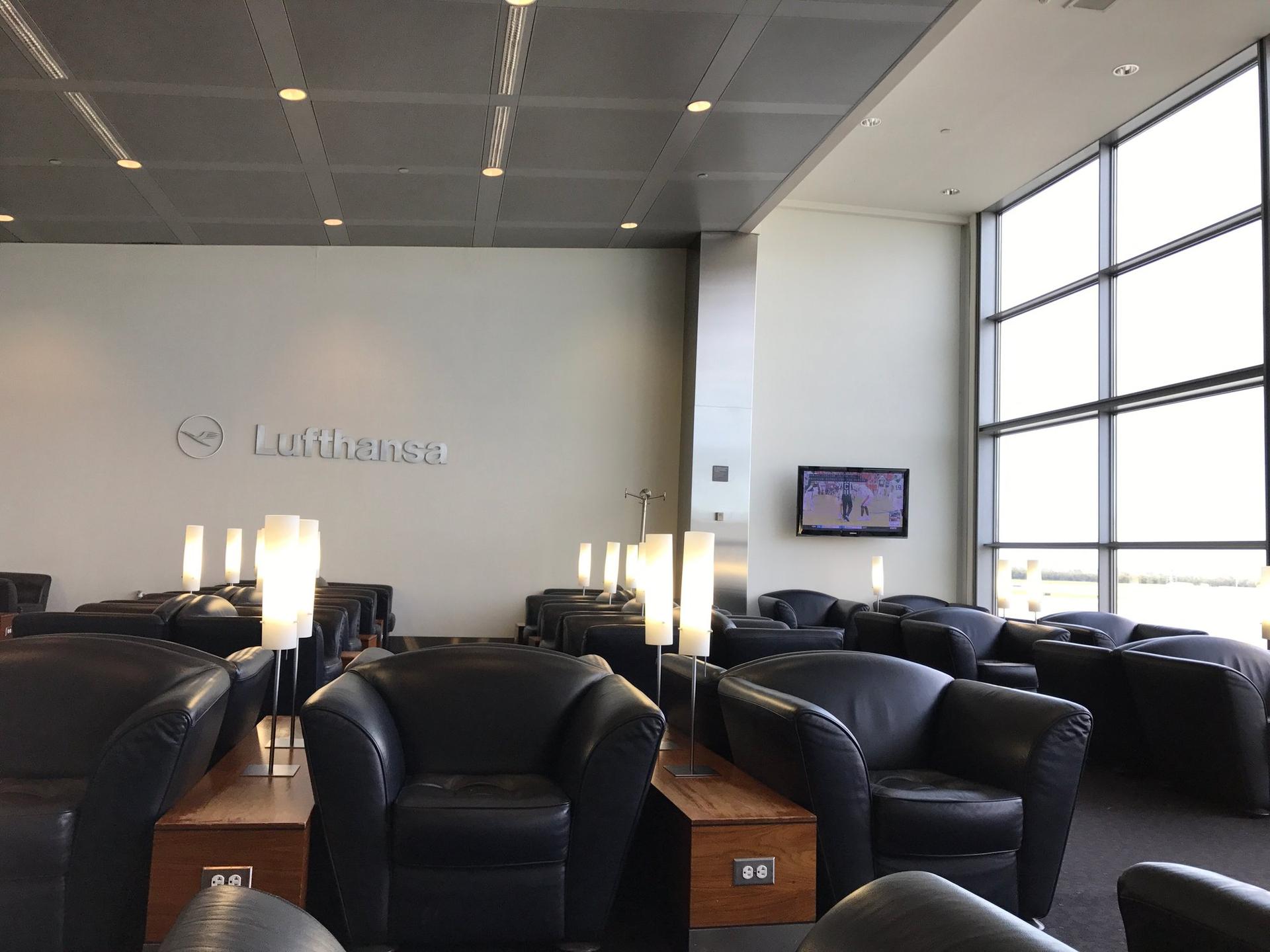Lufthansa Senator Lounge  image 26 of 32