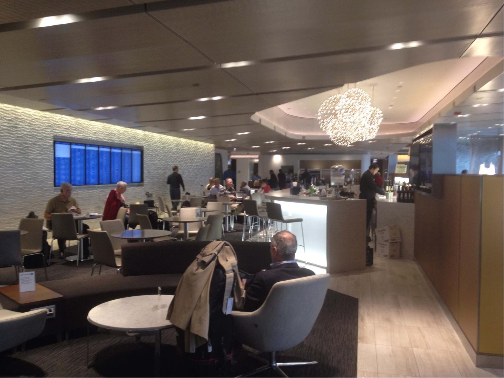 United Airlines United Club (Gate F8) image 12 of 45