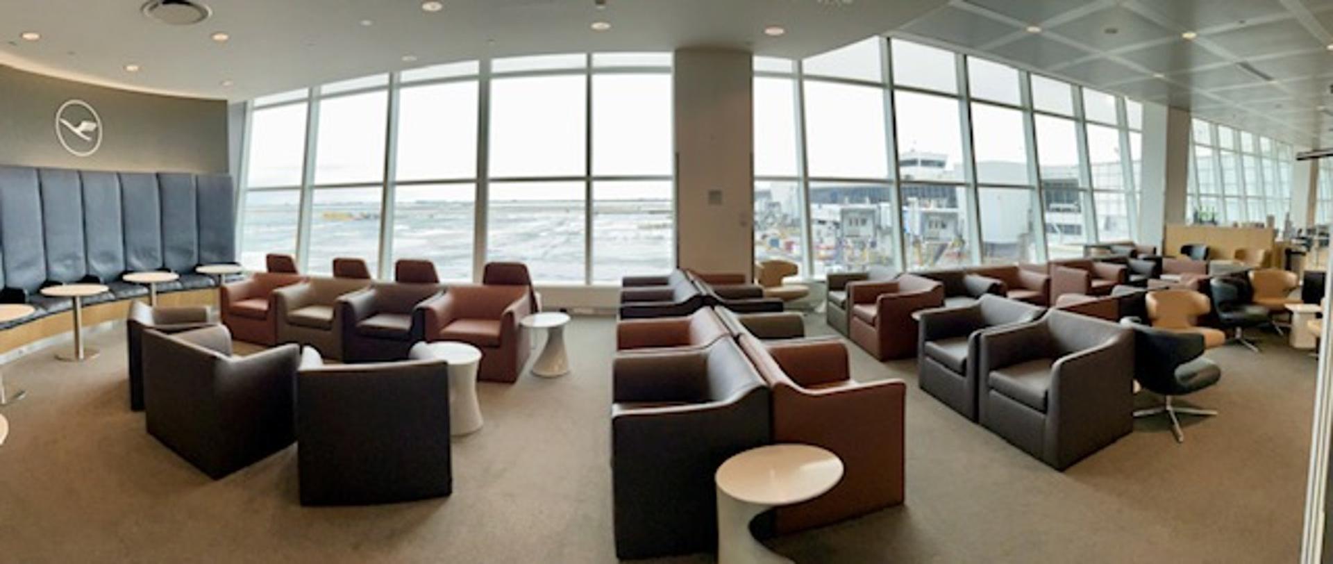 Lufthansa Business Lounge image 9 of 39
