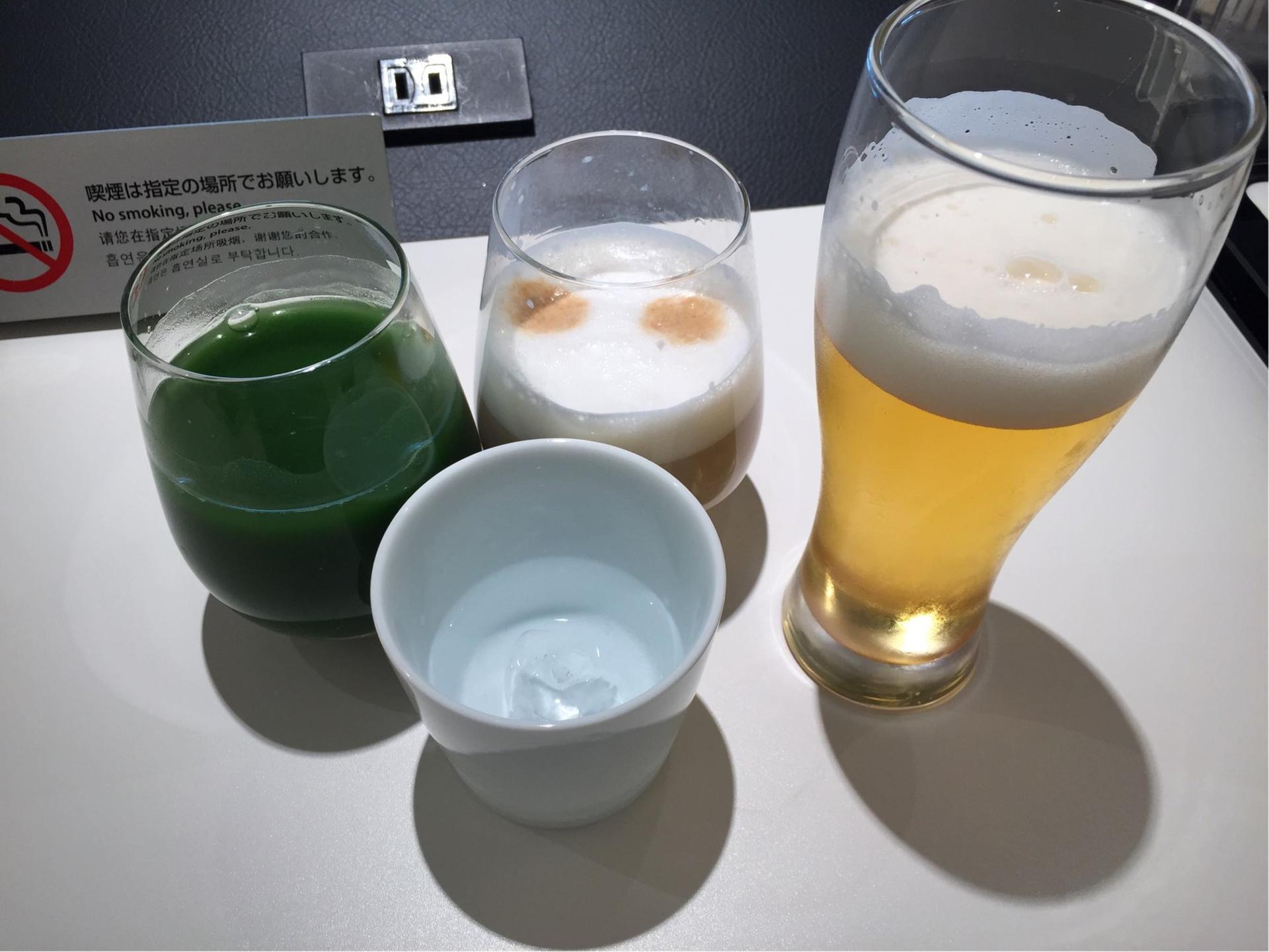 All Nippon Airways ANA Lounge (Gate 62) image 11 of 12