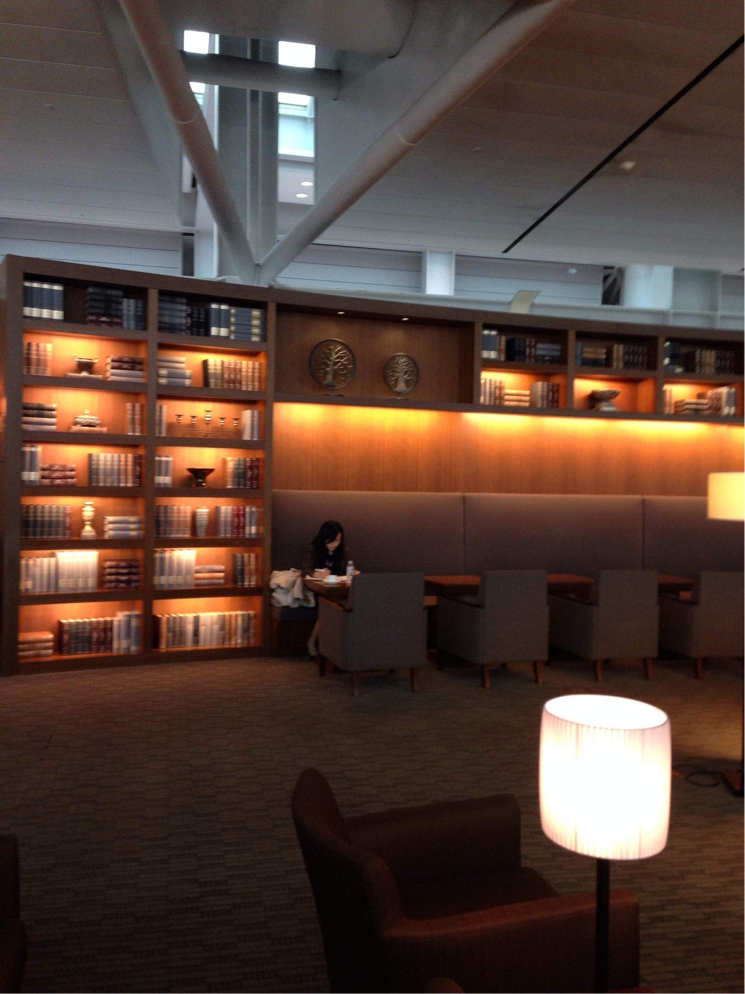 Asiana Airlines Business Class Lounge (East) image 21 of 59