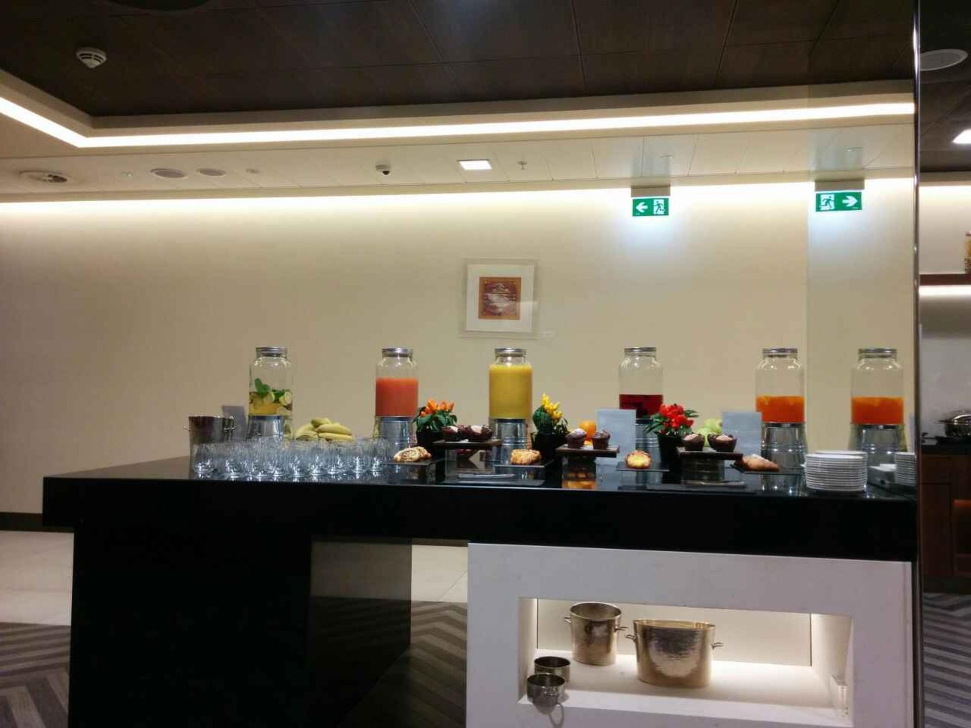 Singapore Airlines SilverKris Lounge image 7 of 36