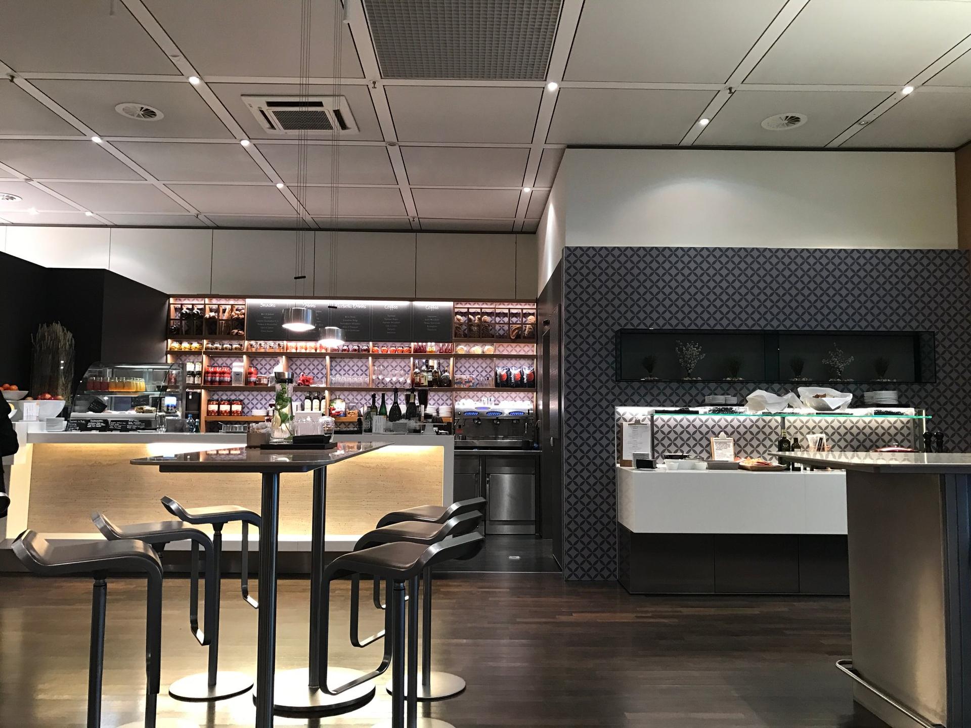 Lufthansa Senator Café Lounge (Schengen) image 2 of 6