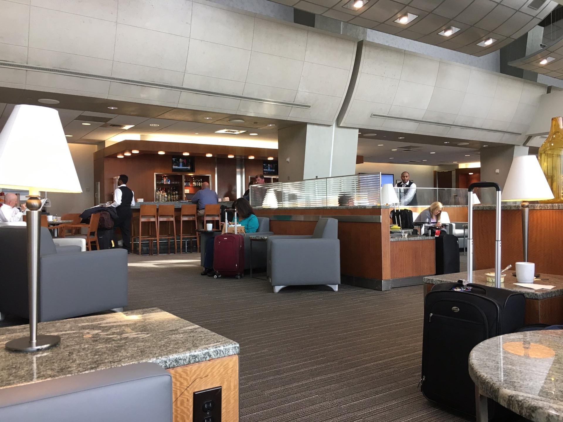 American Airlines Admirals Club image 24 of 48