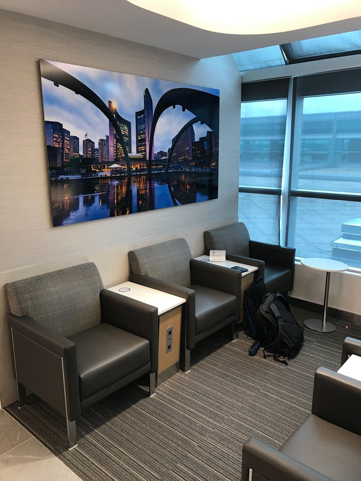 American Airlines Admirals Club image 1 of 9
