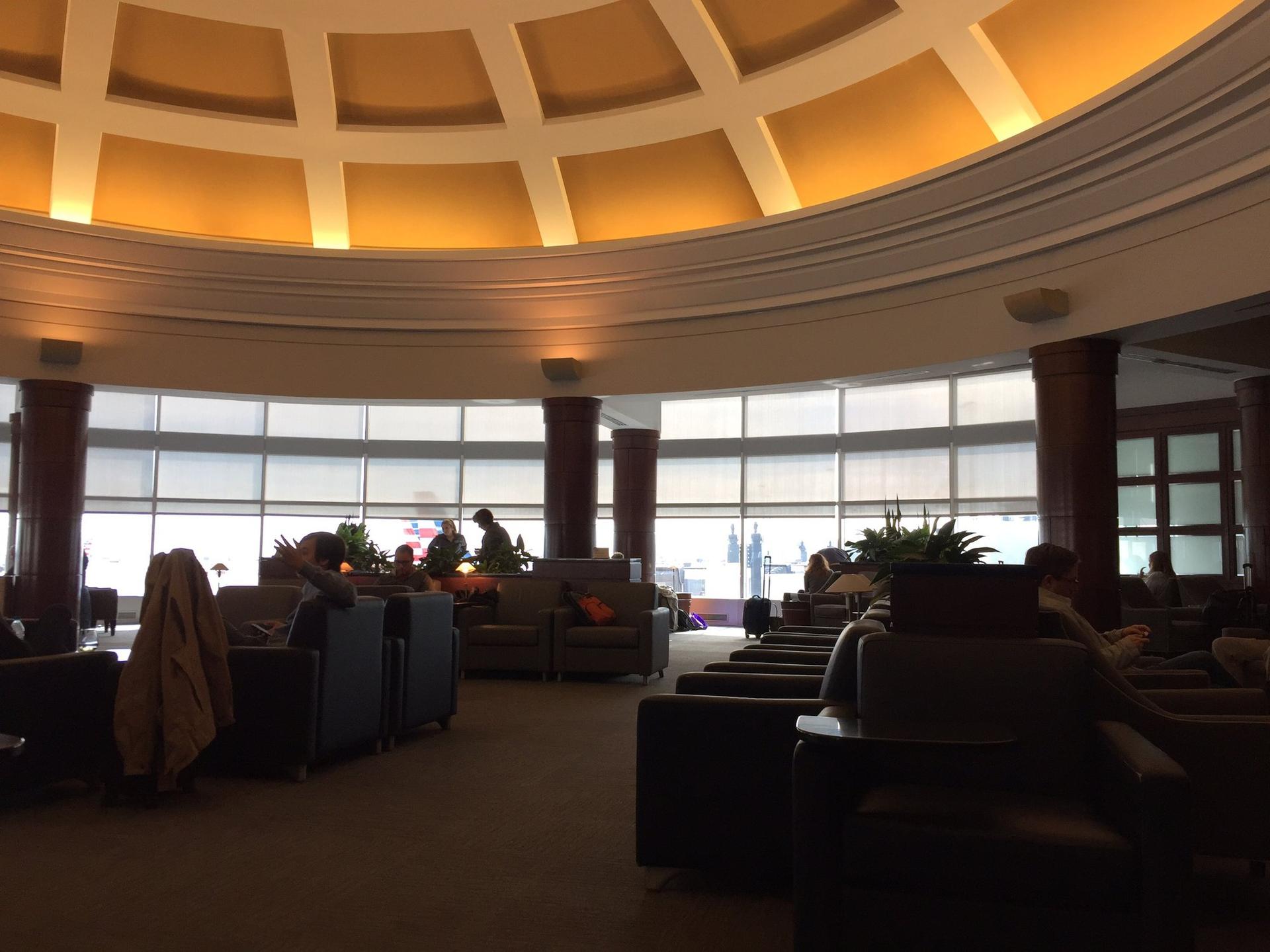 American Airlines Admirals Club image 30 of 37