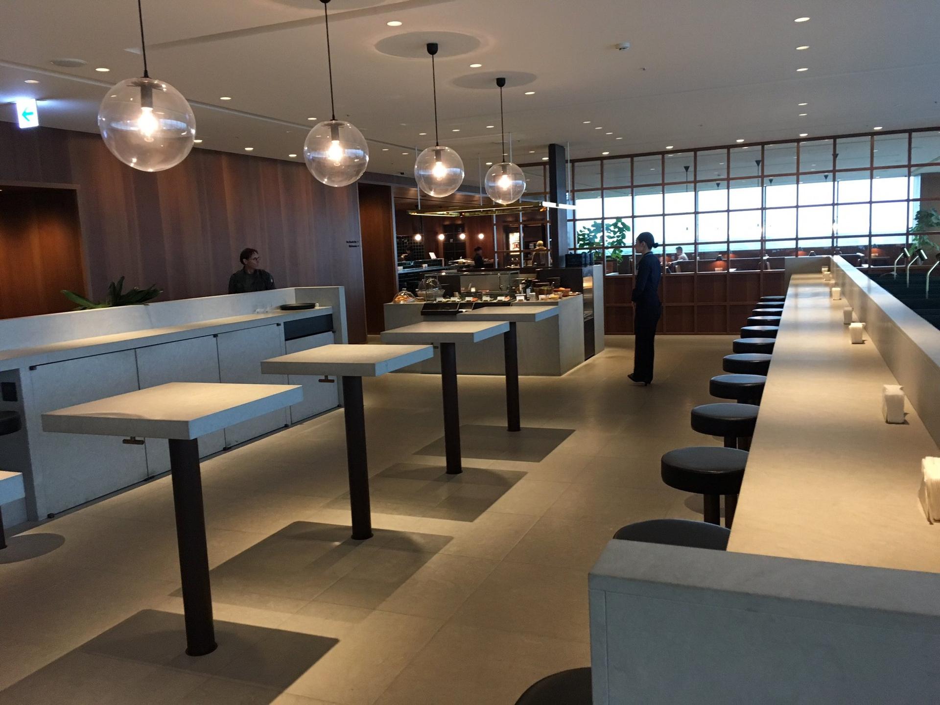 Cathay Pacific Lounge image 48 of 49