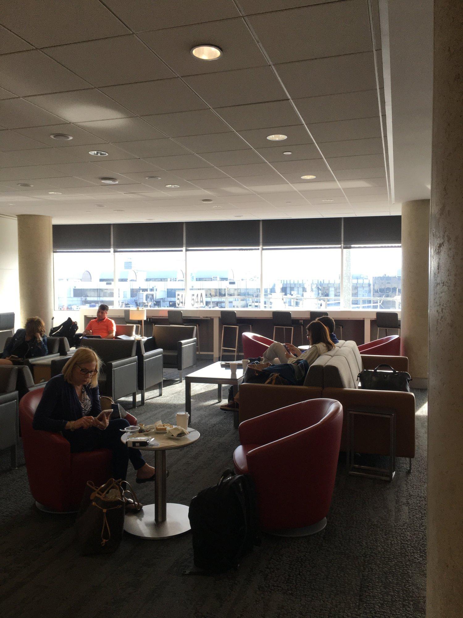 American Airlines Admirals Club image 16 of 38