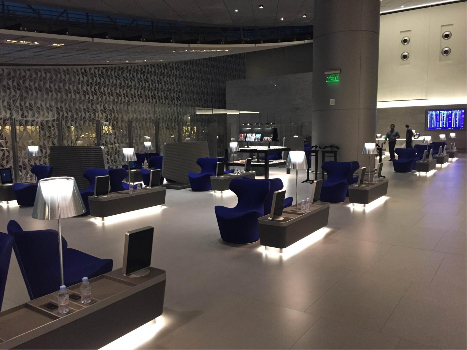 Qatar Airways Al Mourjan Business Class Lounge image 16 of 100