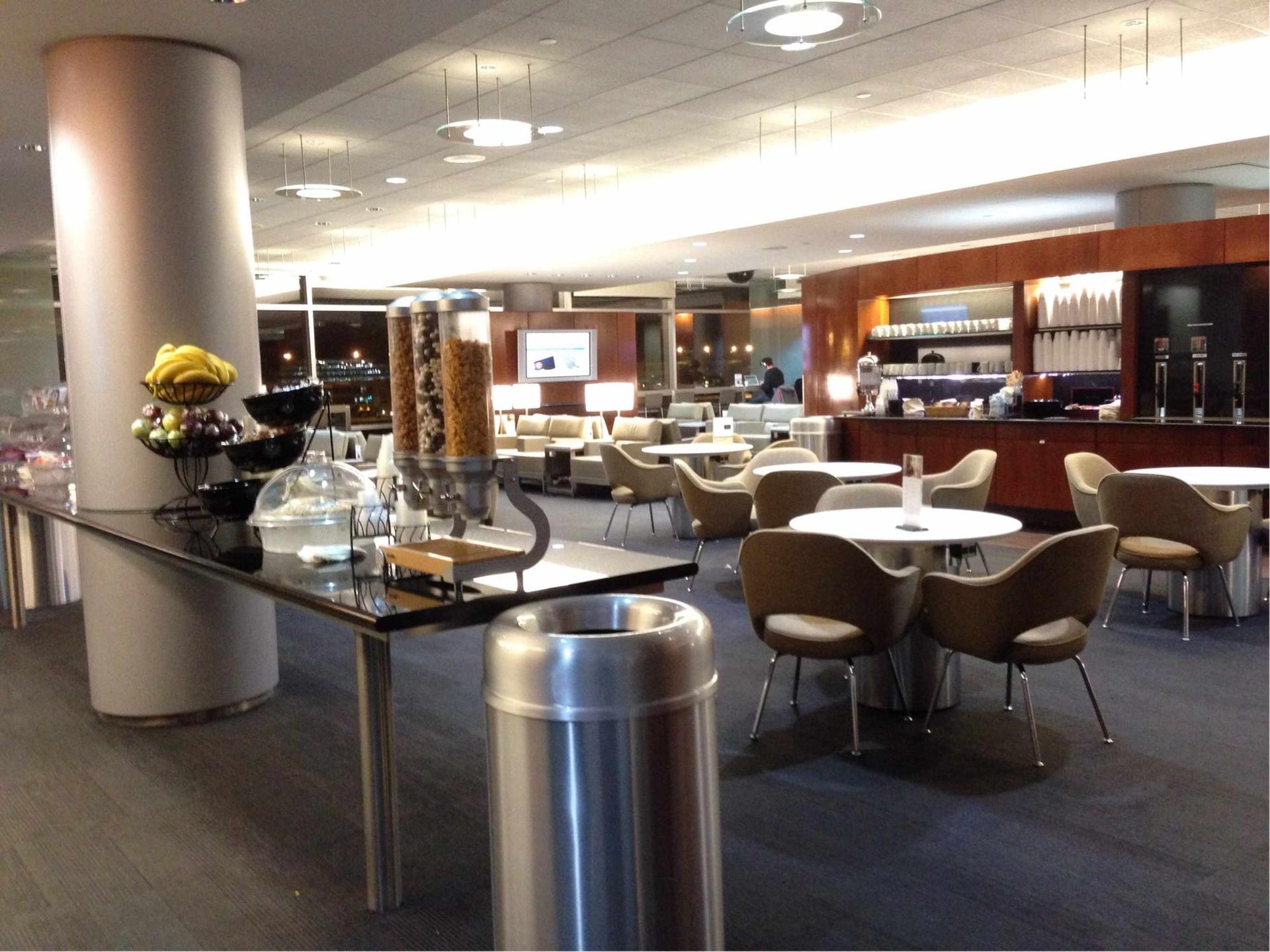 United Airlines United Club (Gate B32)  image 3 of 35