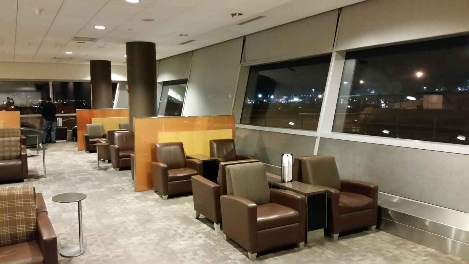 American Airlines Admirals Club image 14 of 25
