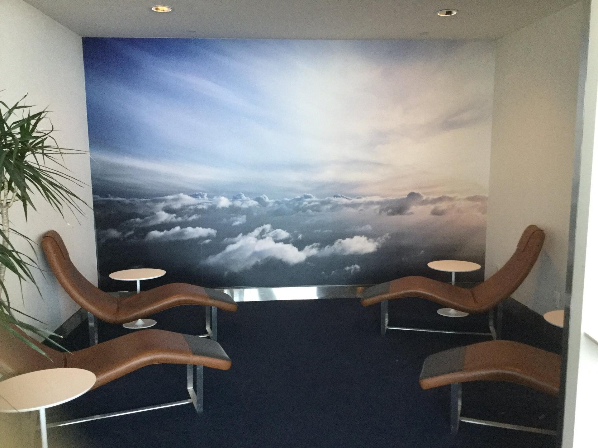 Lufthansa Business Lounge image 20 of 39