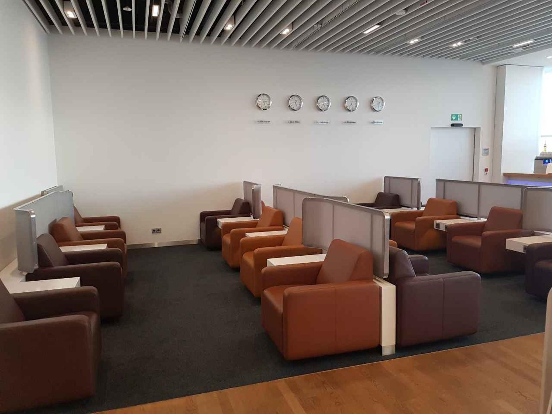 Lufthansa Senator Lounge (Non-Schengen) image 2 of 14