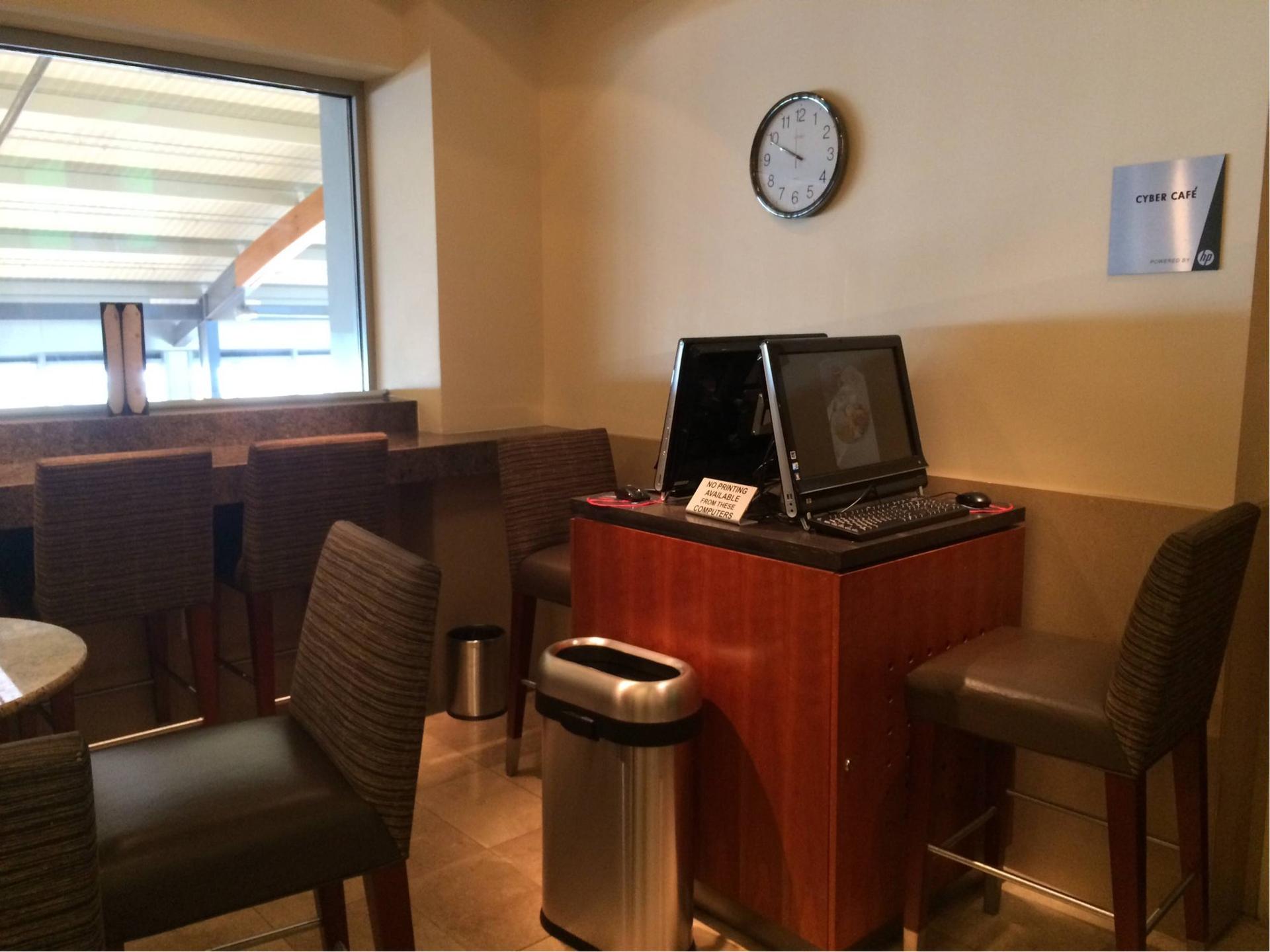 American Airlines Admirals Club image 16 of 31
