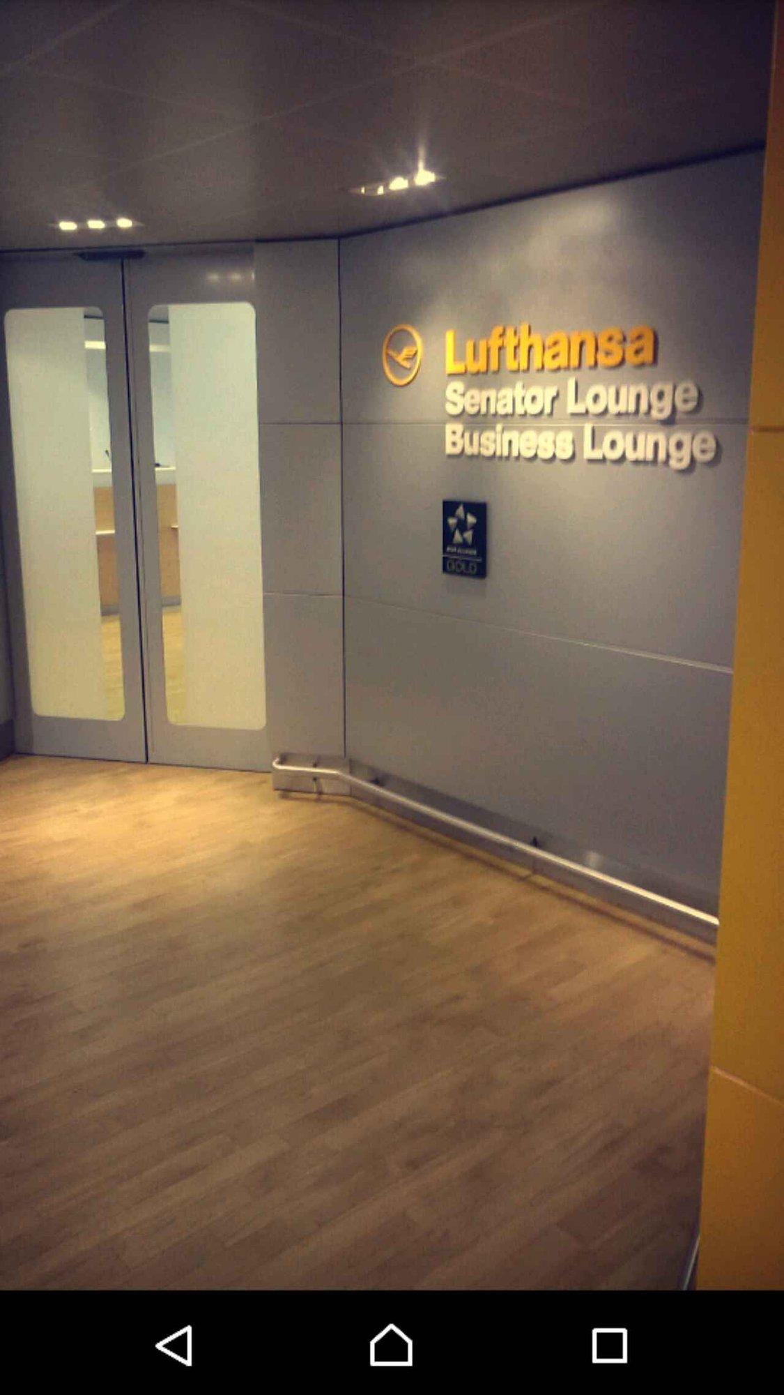 Lufthansa Senator Lounge image 6 of 6