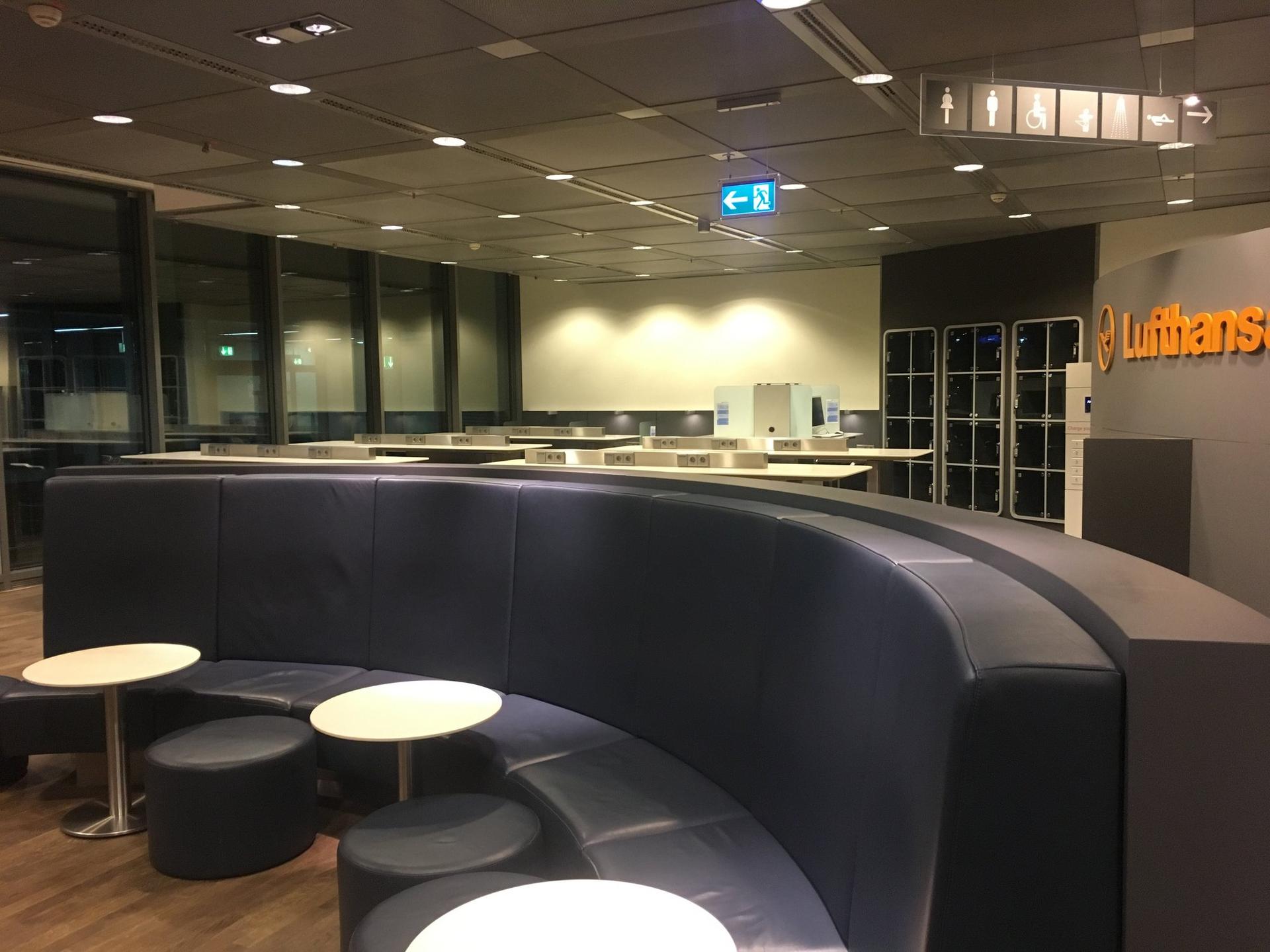 Lufthansa Business Lounge (Non-Schengen, Gates B24-B28) image 15 of 34
