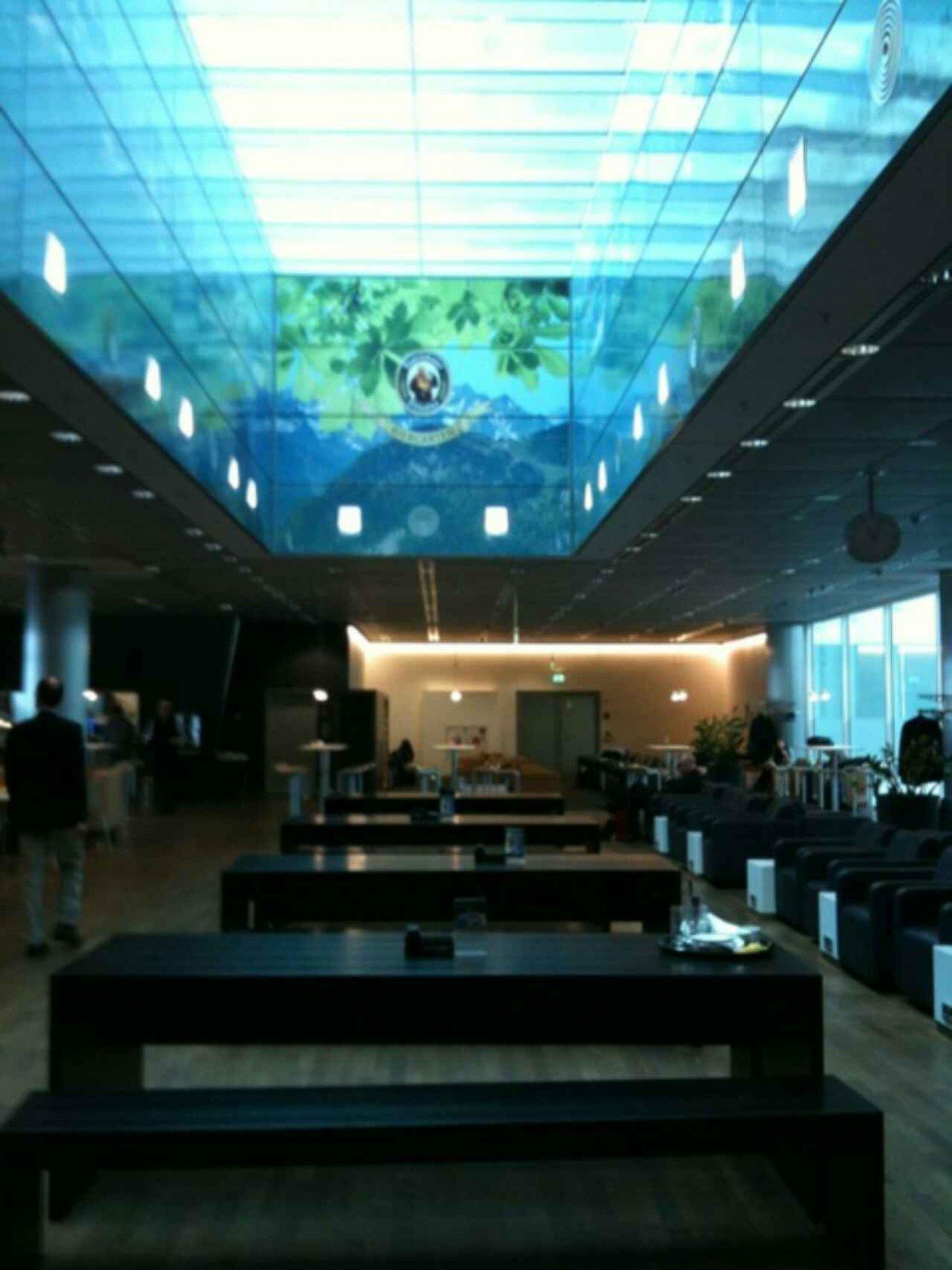 Lufthansa Business Lounge (Gate G28, Schengen) image 4 of 17