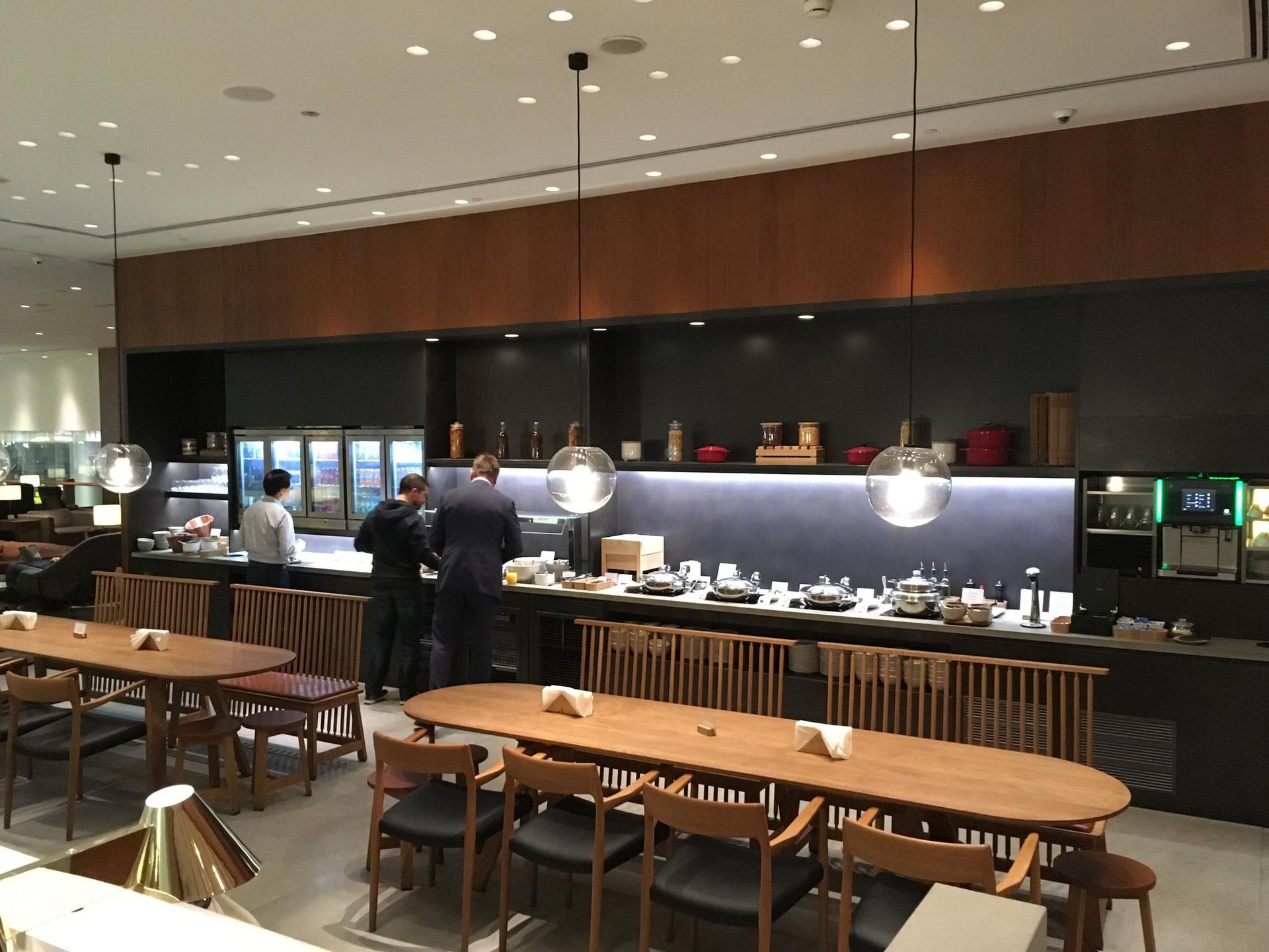 Cathay Pacific Lounge image 27 of 60
