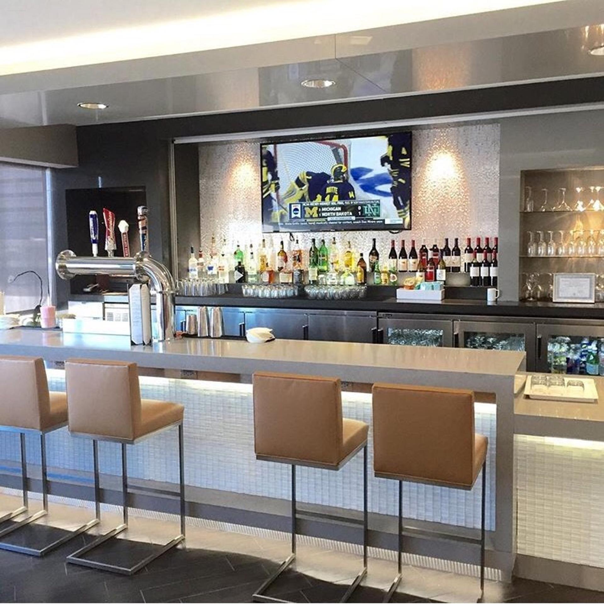 American Airlines Admirals Club (Gate A7) image 4 of 25