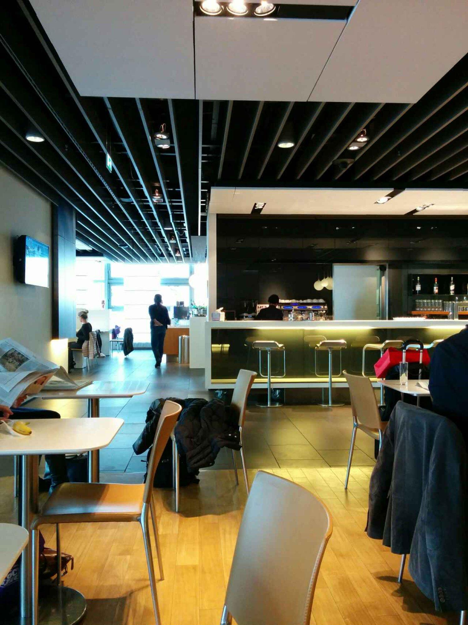 Lufthansa Business Lounge (Schengen, Gate A26) image 4 of 28