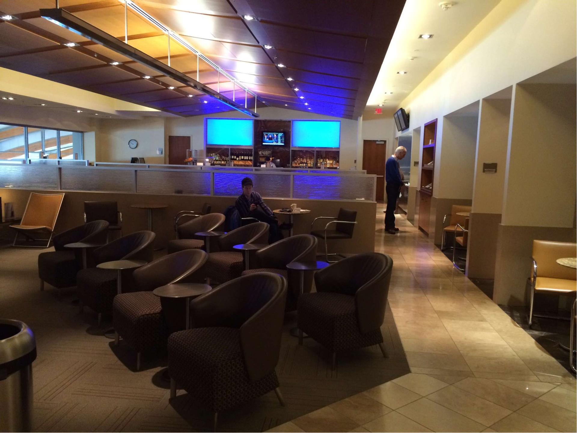 American Airlines Admirals Club image 12 of 31