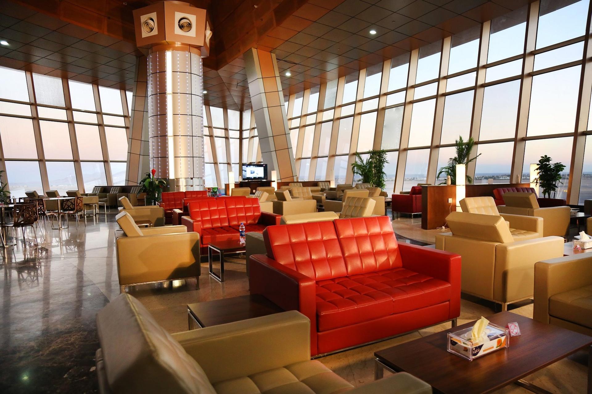 Pearl Lounge (Terminal 1) image 4 of 6