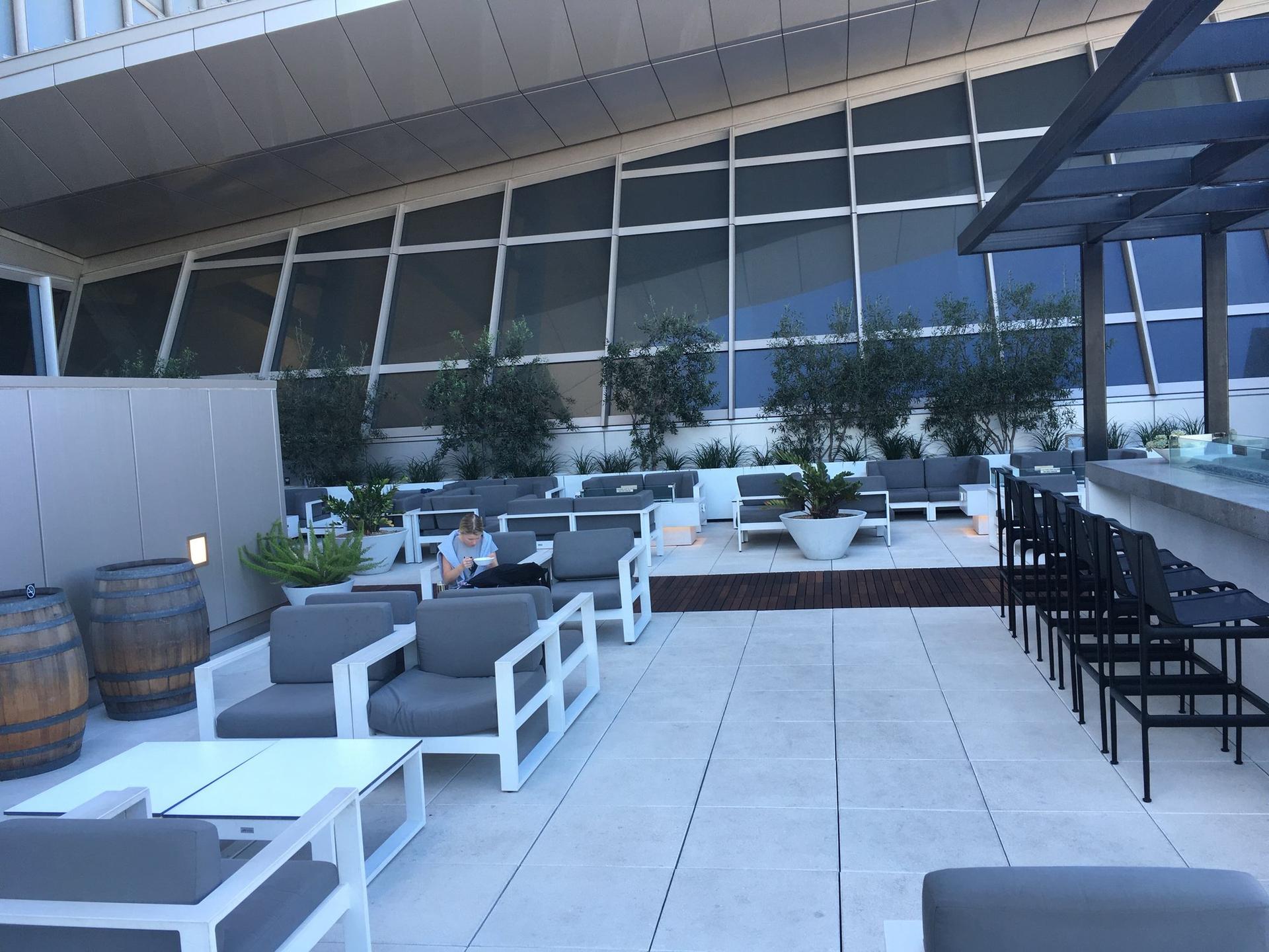 Star Alliance Business Class Lounge image 51 of 72