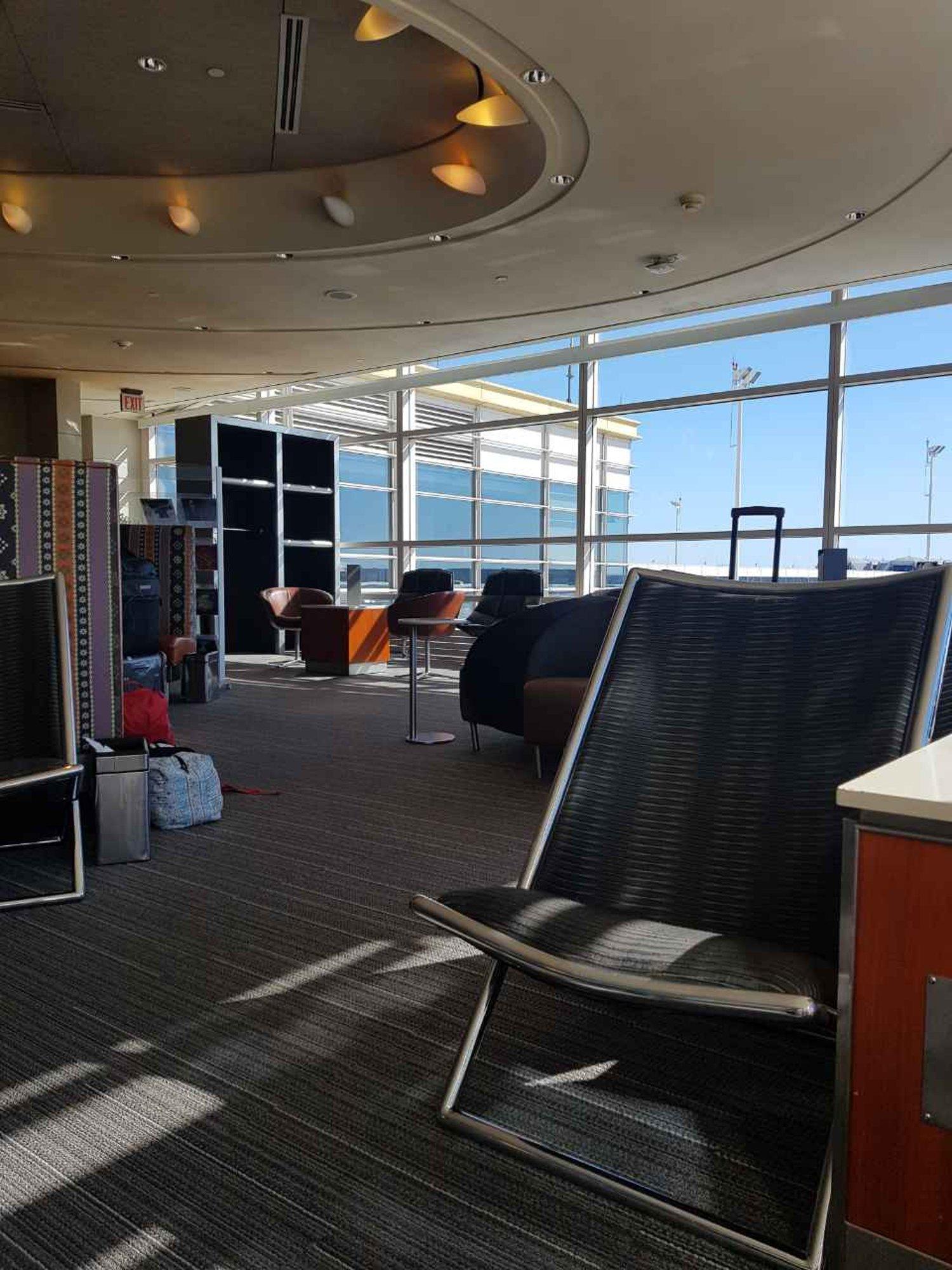 American Airlines Admirals Club image 18 of 19