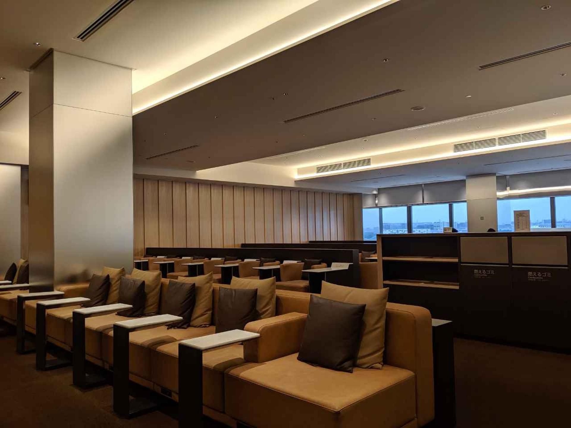 All Nippon Airways ANA Lounge image 1 of 2