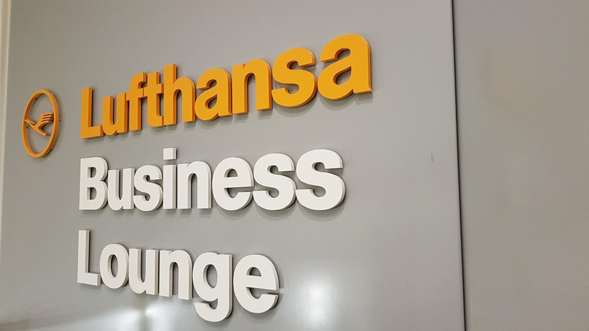 Lufthansa Business Lounge (Non-Schengen, Gates B24-B28) image 32 of 34