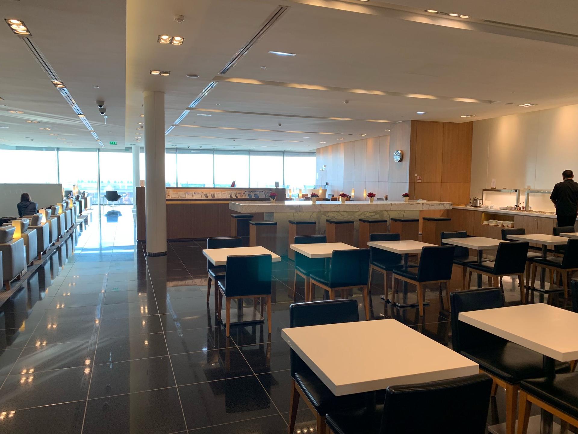 Cathay Pacific First and Business Class Lounge  image 29 of 29