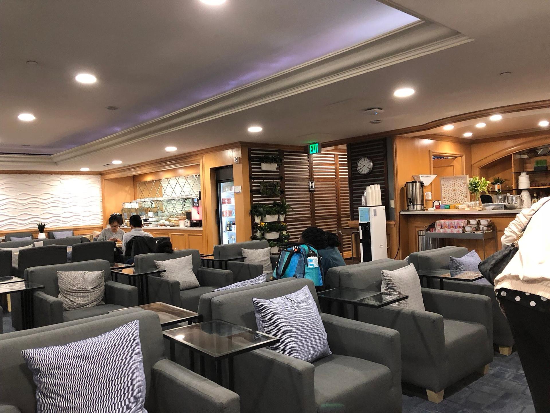 China Airlines Dynasty Lounge image 15 of 34