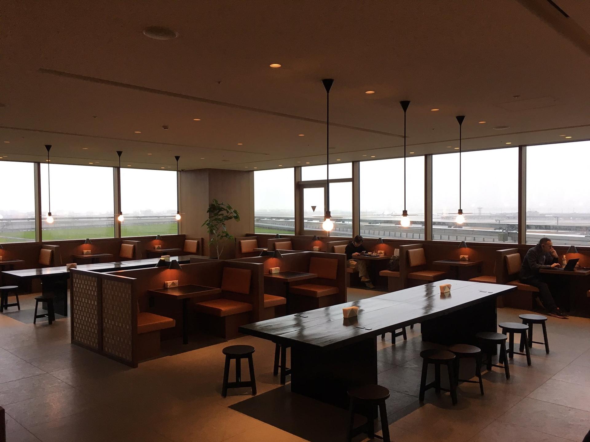 Cathay Pacific Lounge image 24 of 49