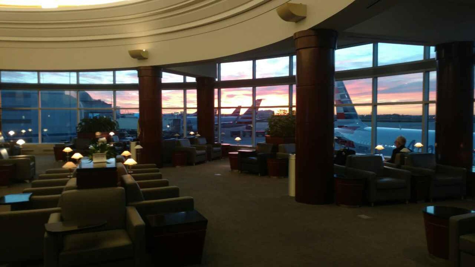 American Airlines Admirals Club image 26 of 37