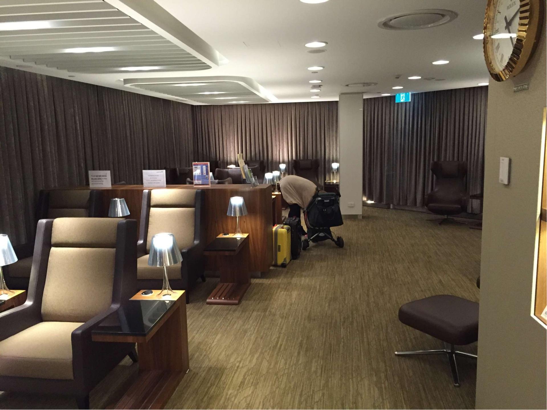 Singapore Airlines SilverKris First Class Lounge image 6 of 7