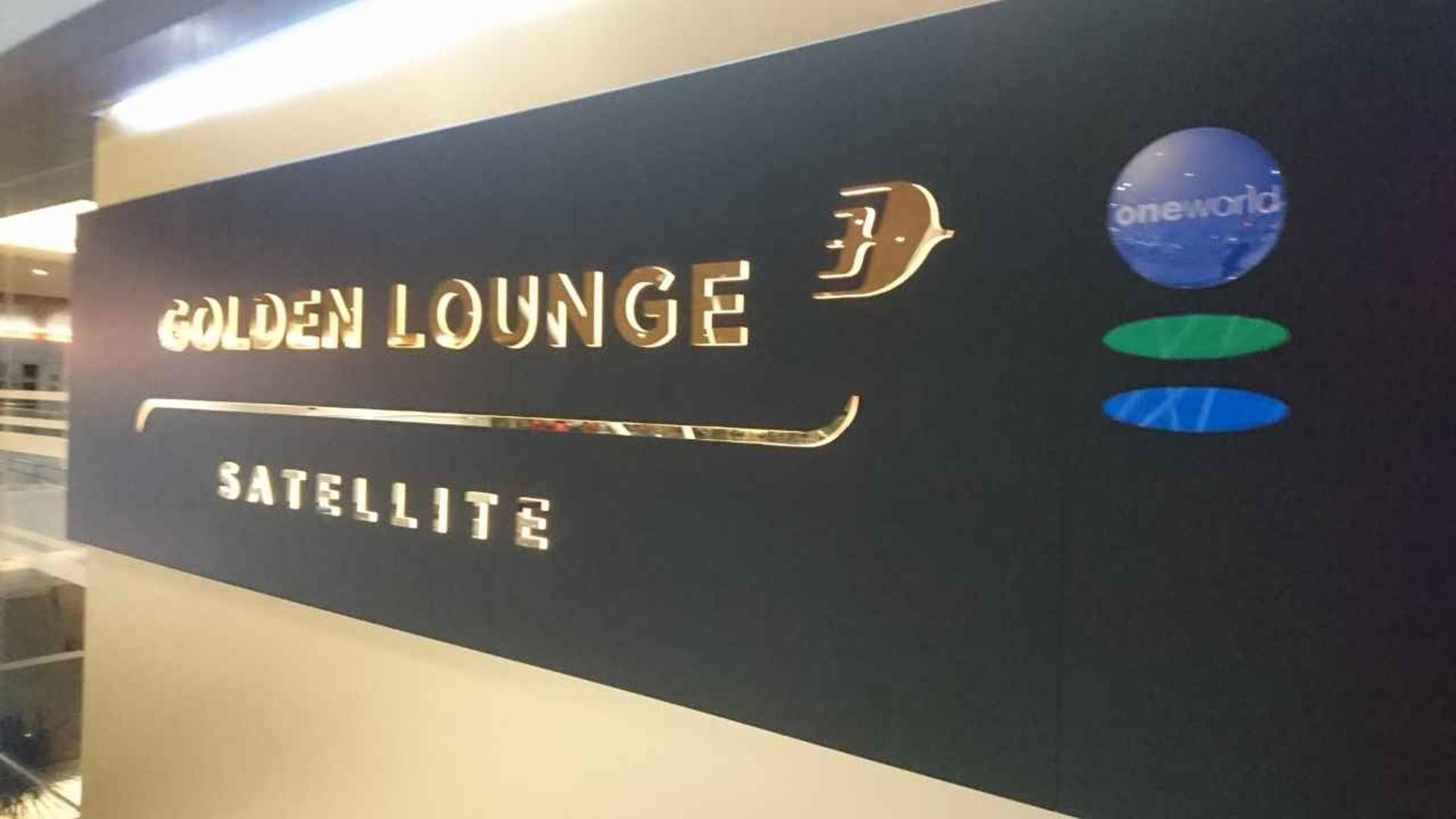 Malaysia Airlines Platinum Lounge image 8 of 26