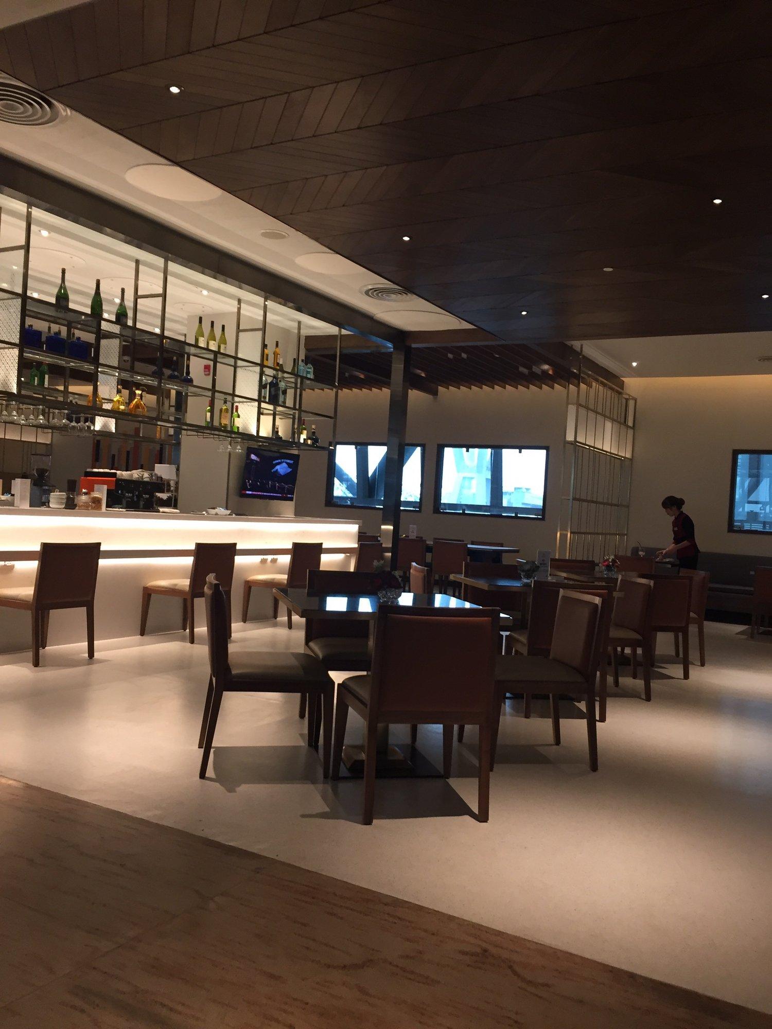 Singapore Airlines SilverKris Business Class Lounge image 14 of 16