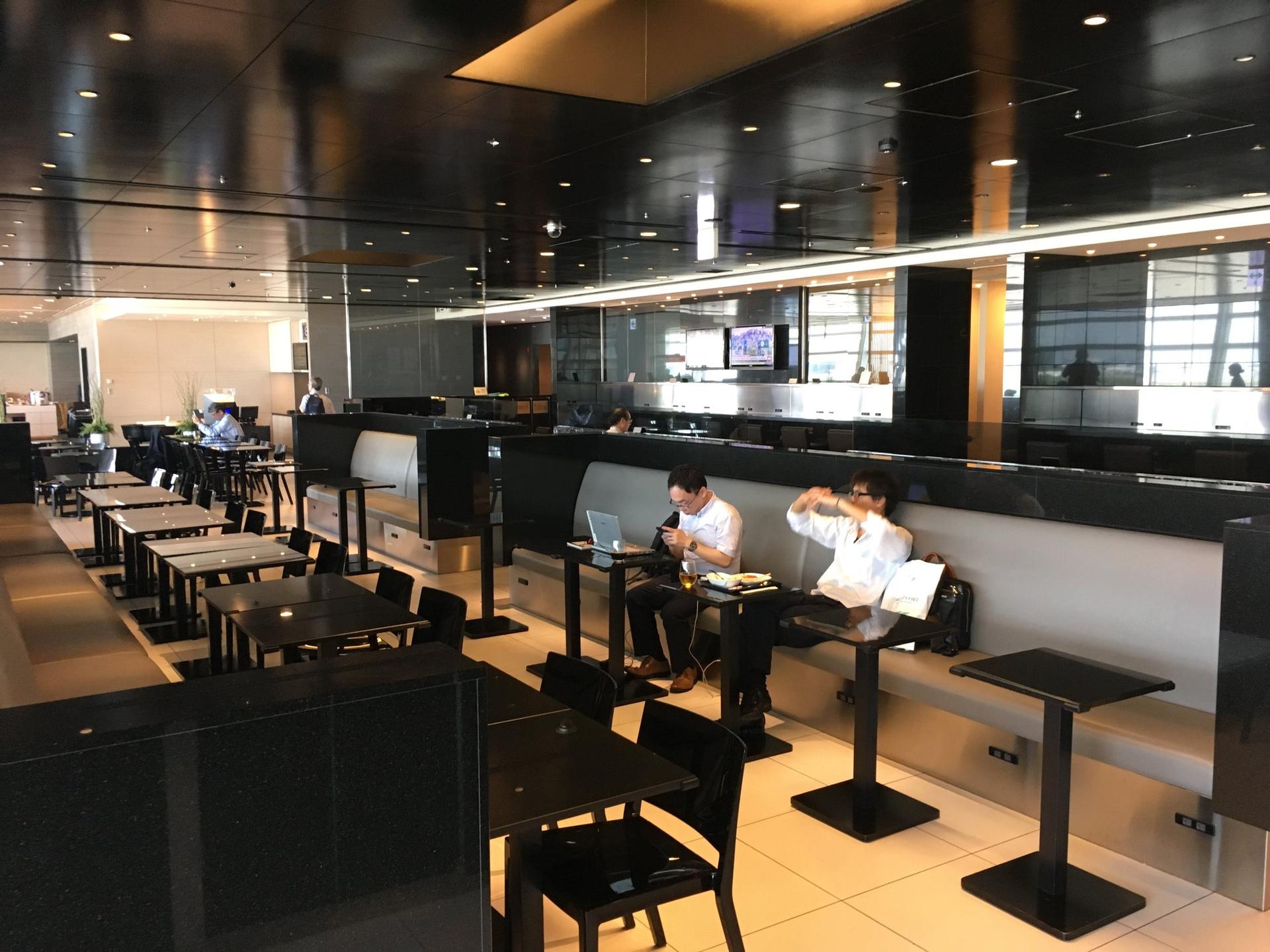 All Nippon Airways ANA Lounge (Gate 110) image 31 of 41