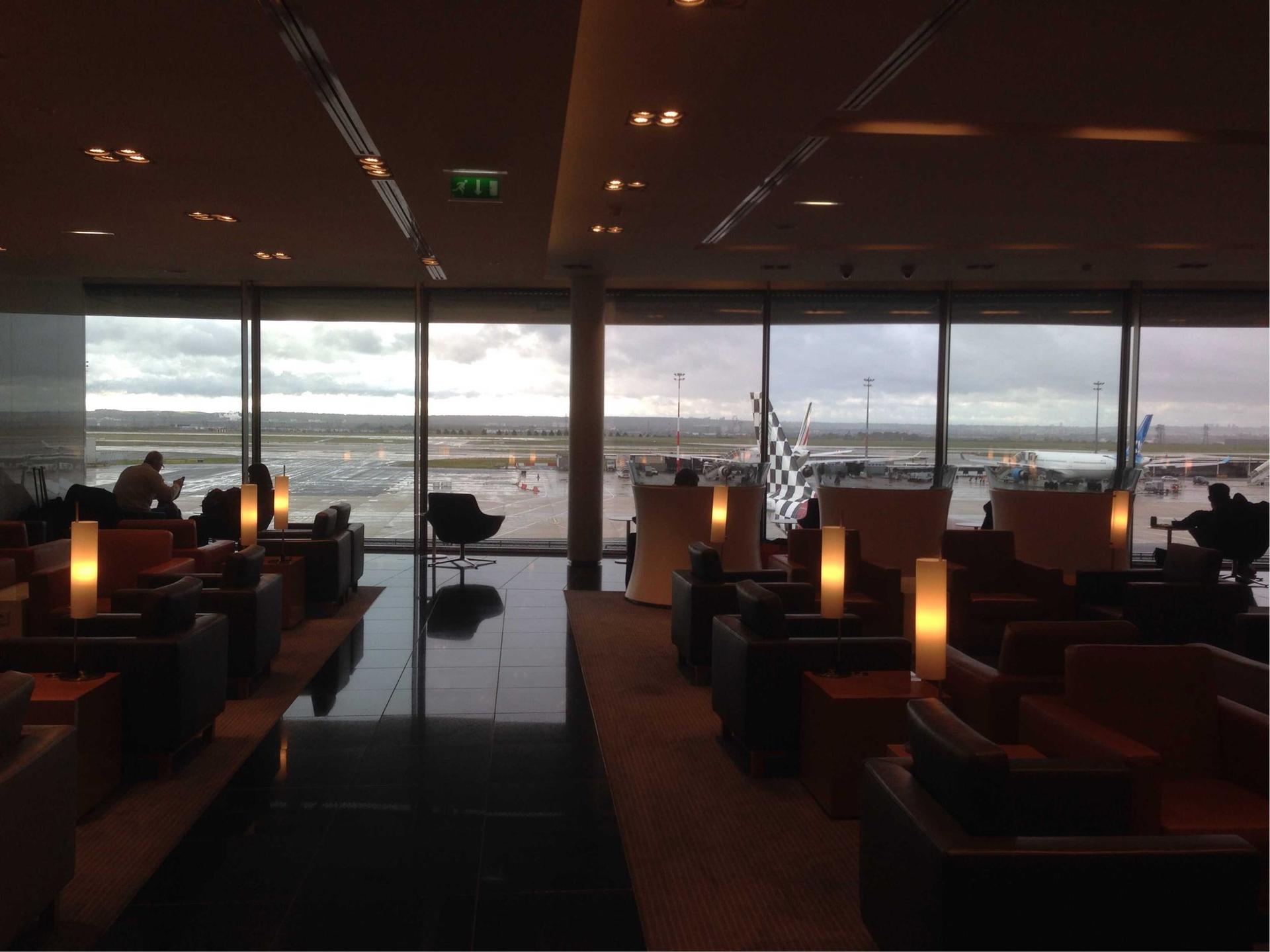 Cathay Pacific First and Business Class Lounge  image 9 of 29