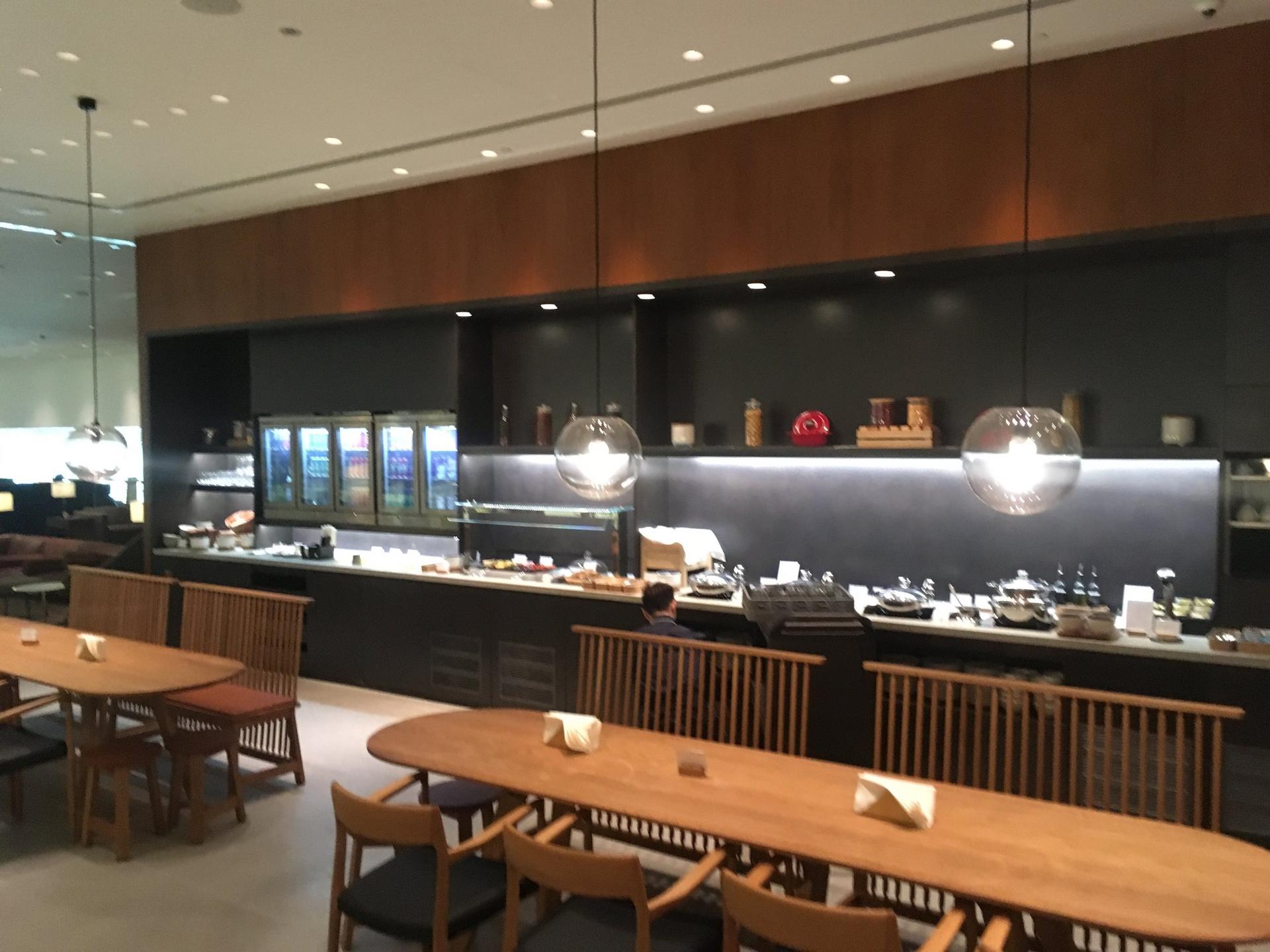 Cathay Pacific Lounge image 30 of 60