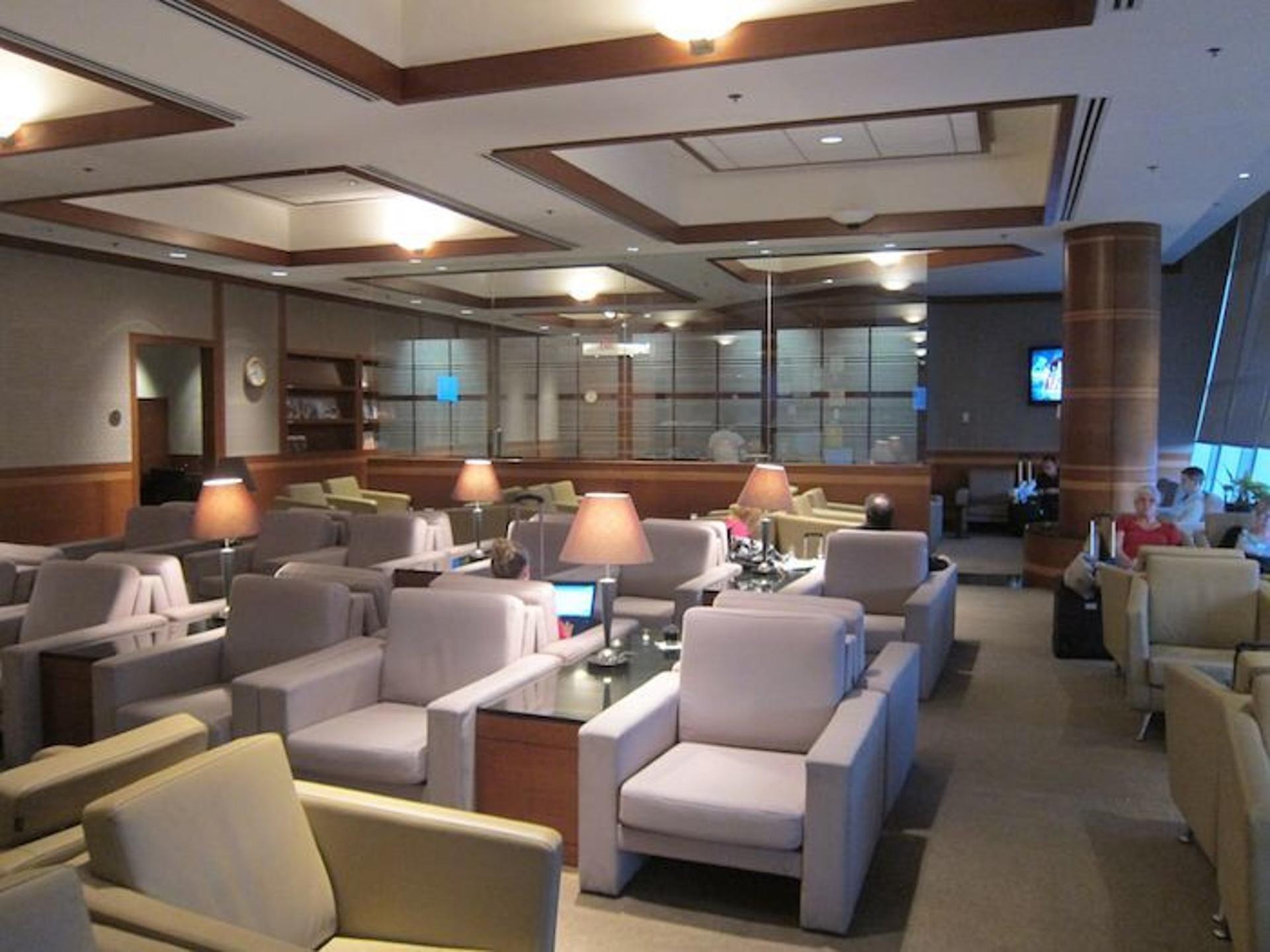 Korean Air KAL Business Class Lounge image 17 of 18