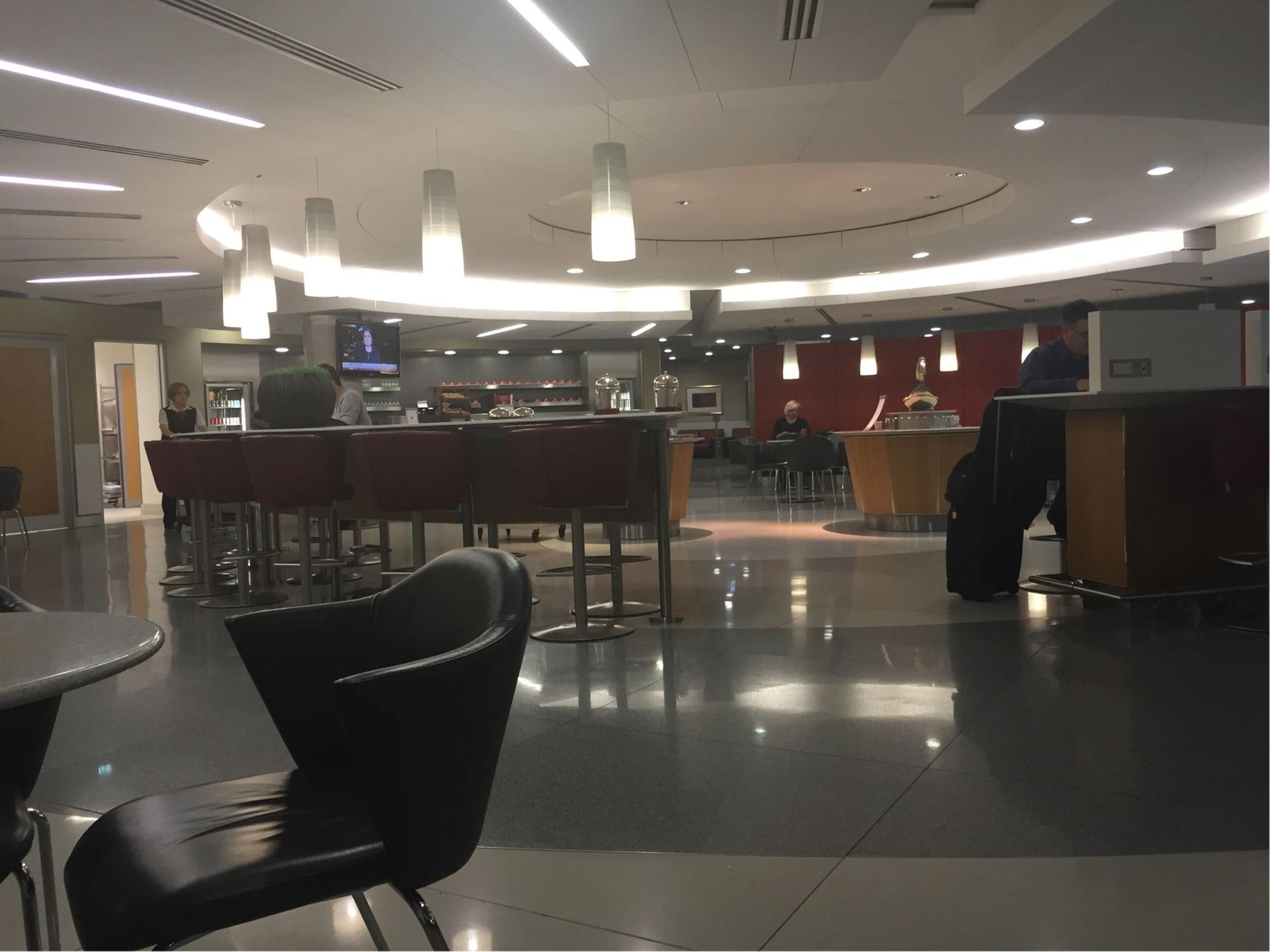 American Airlines Admirals Club image 30 of 38
