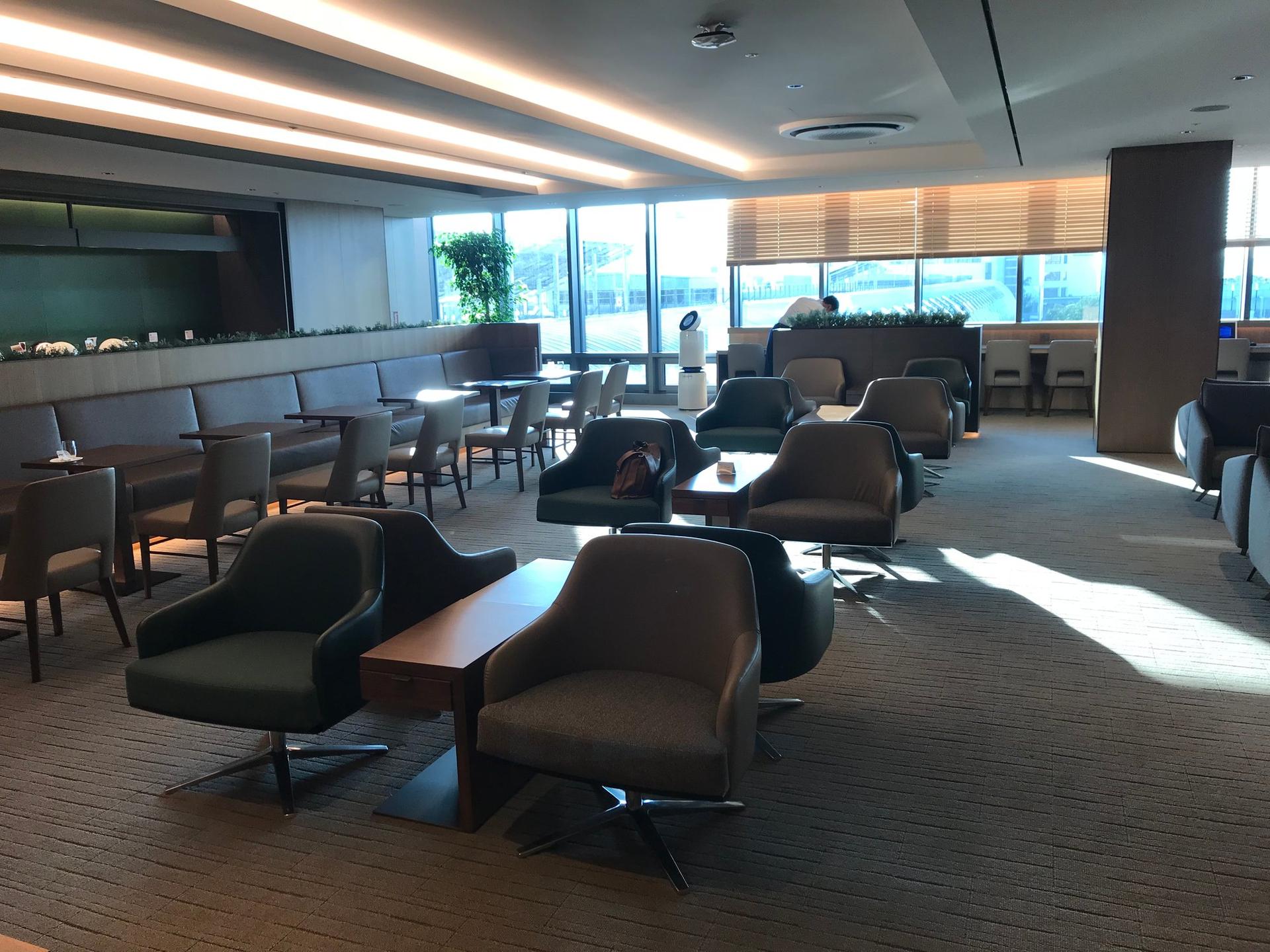 Asiana Airlines Lounge image 10 of 24