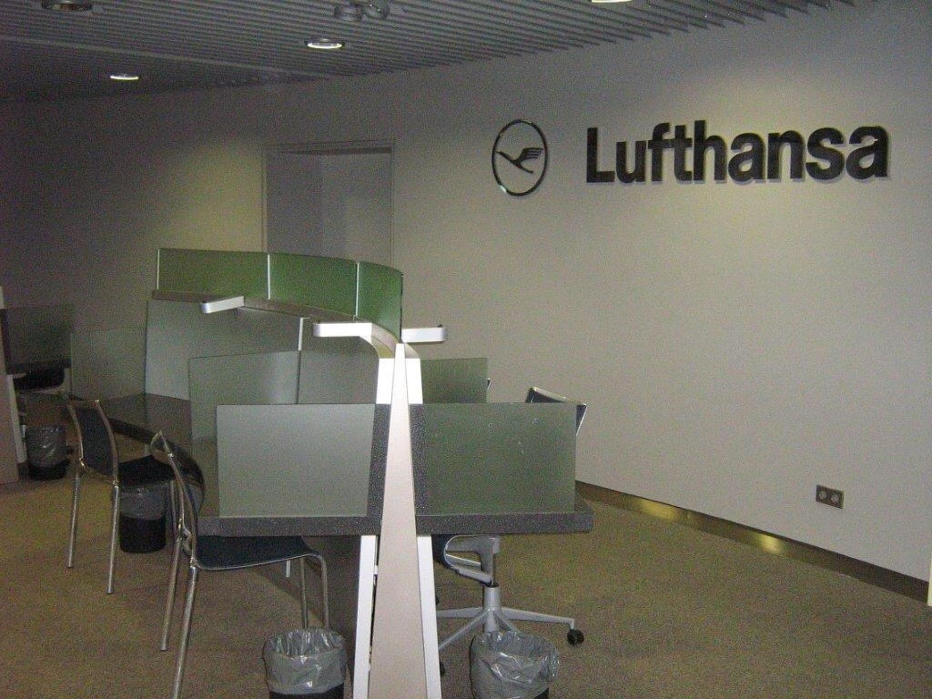 Lufthansa Business Lounge image 11 of 22