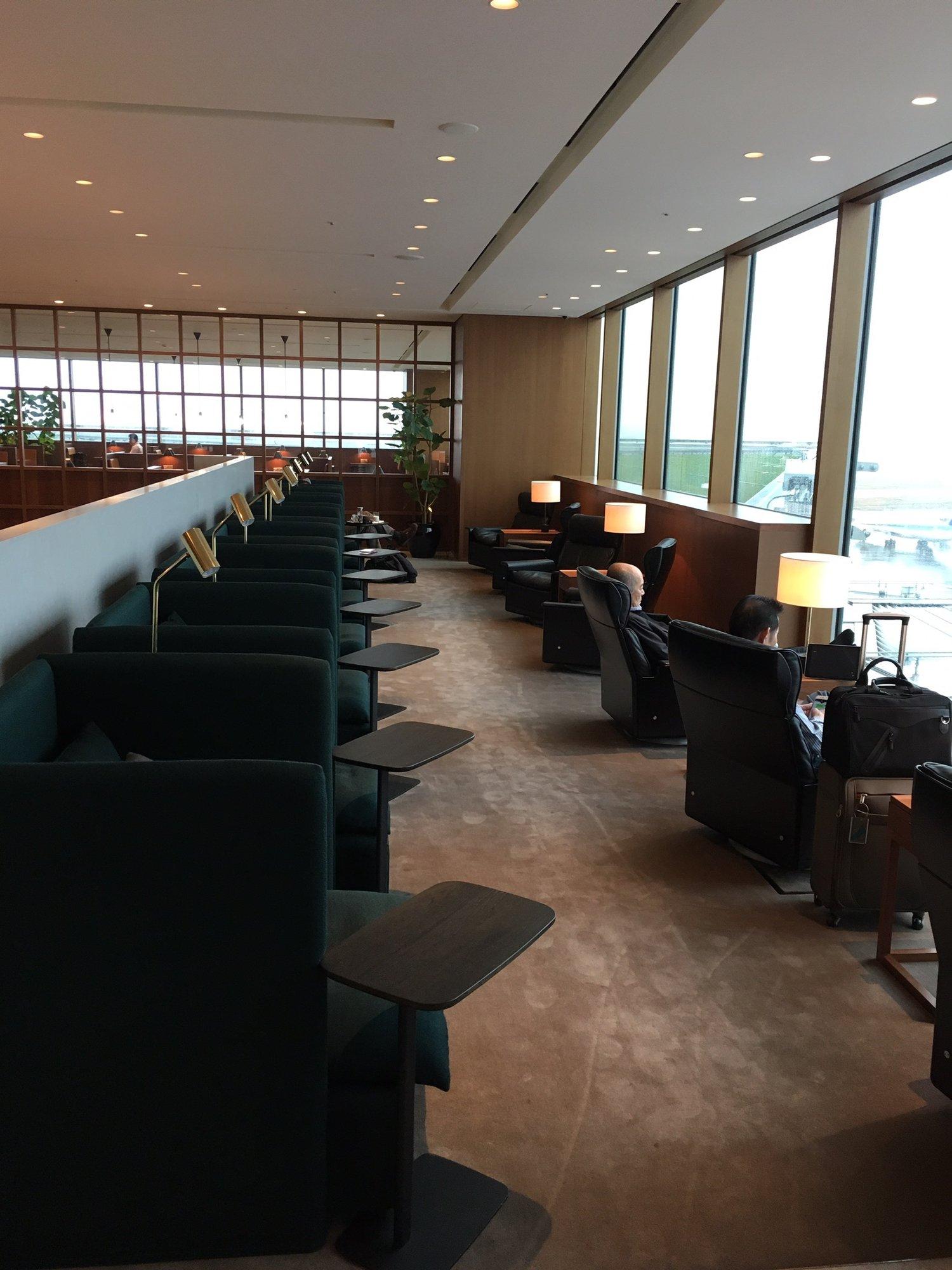 Cathay Pacific Lounge image 35 of 49