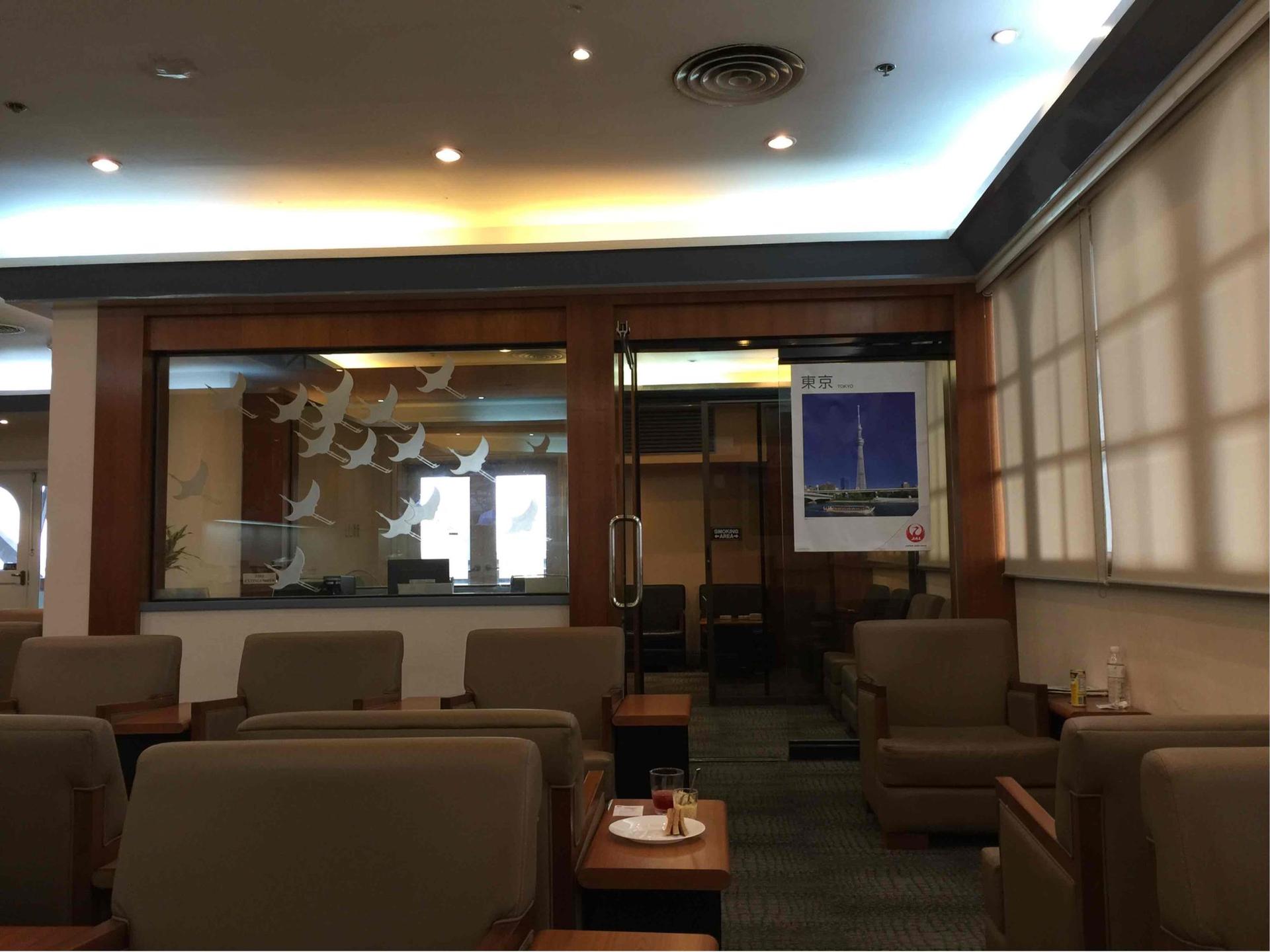 Japan Airlines JAL Sakura Lounge image 8 of 8