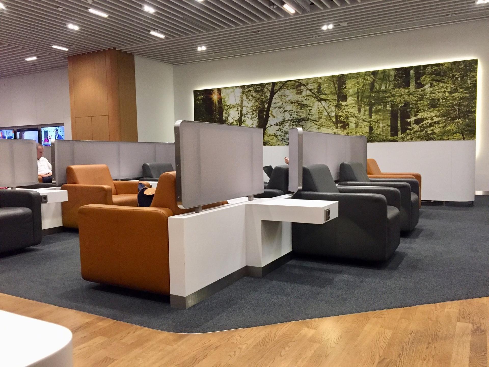 Lufthansa Business Lounge (Non-Schengen) image 7 of 34