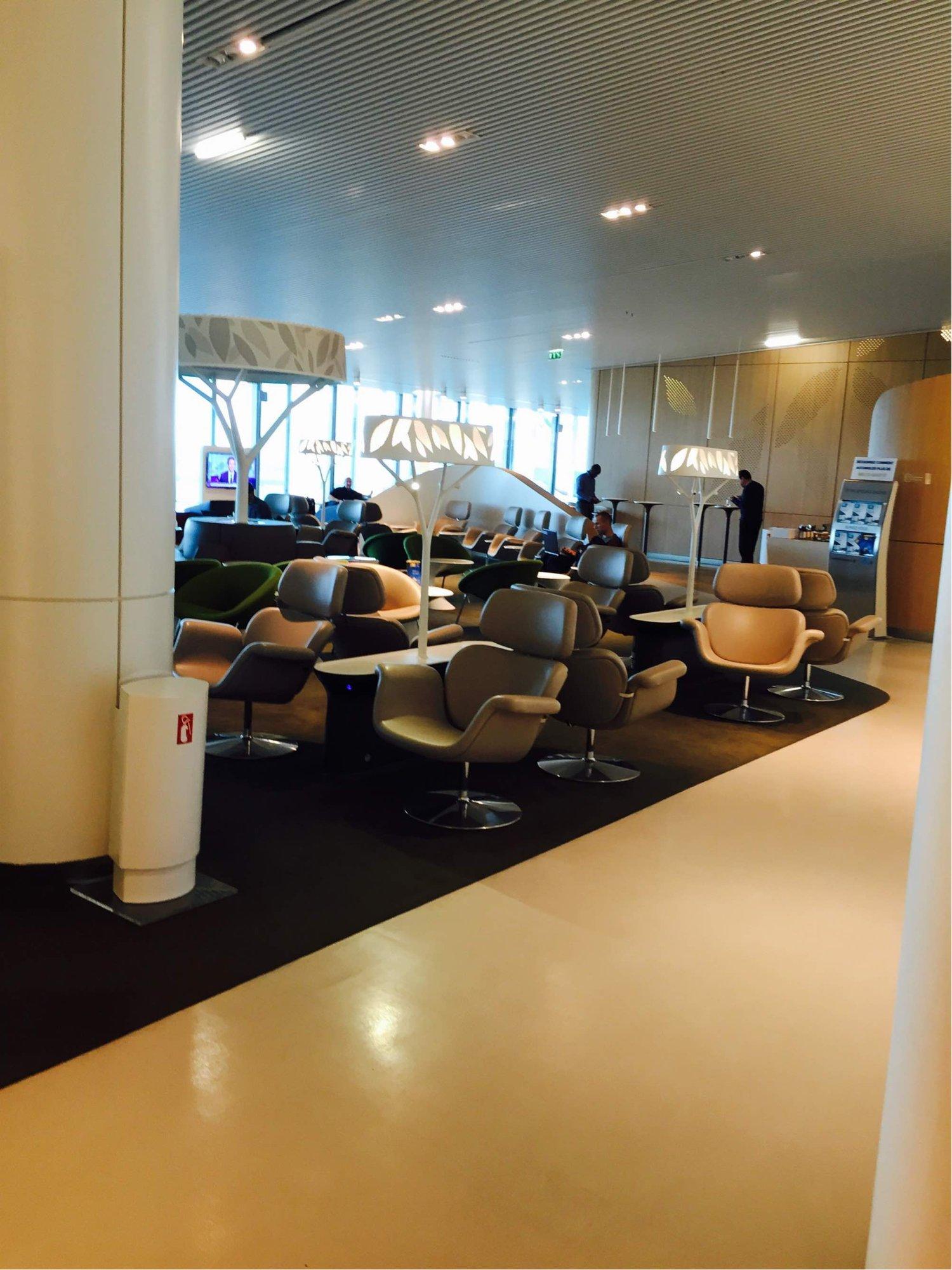 Air France Lounge (Concourse M) image 13 of 17